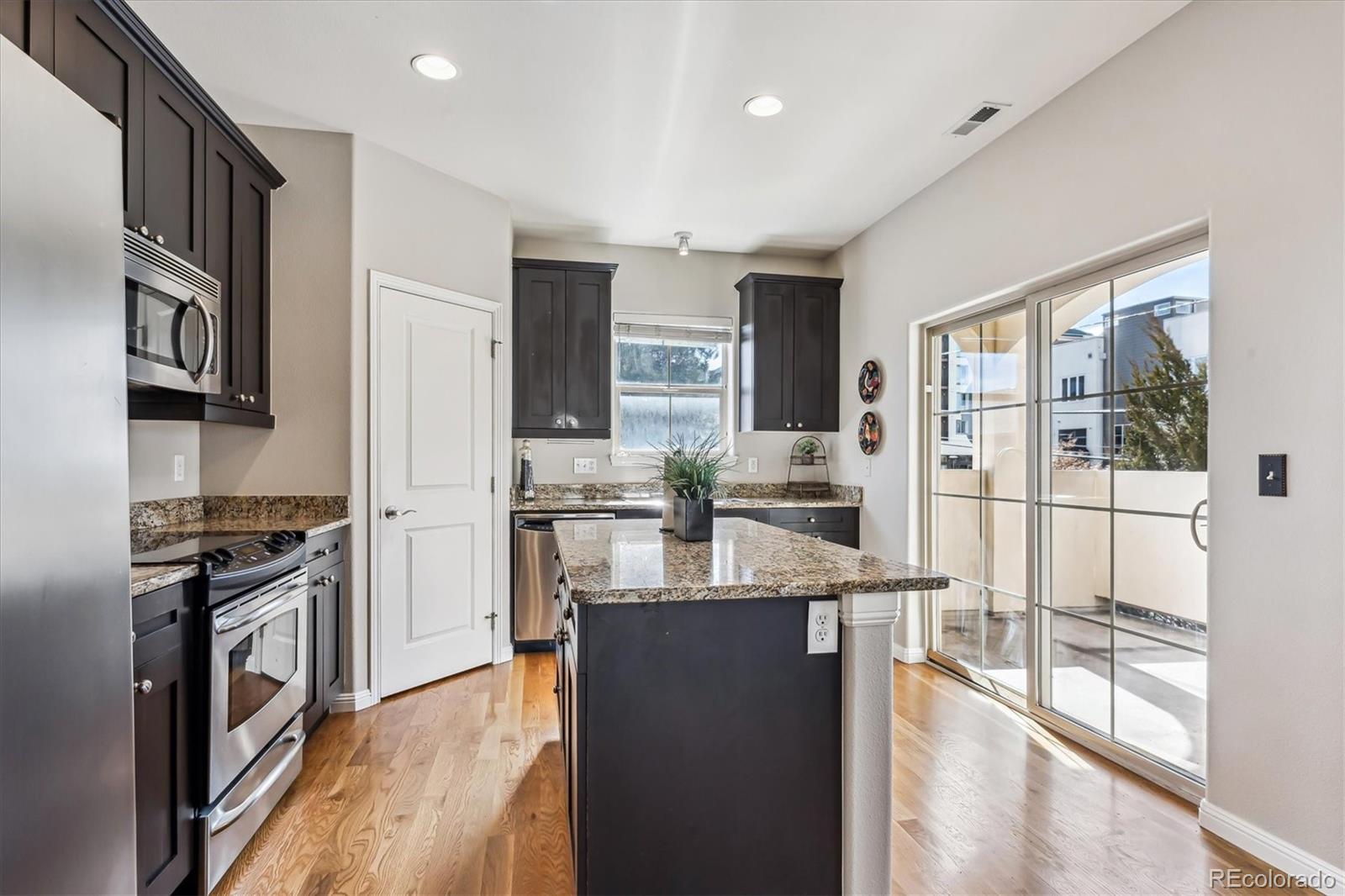 MLS Image #14 for 150 s harrison street,denver, Colorado