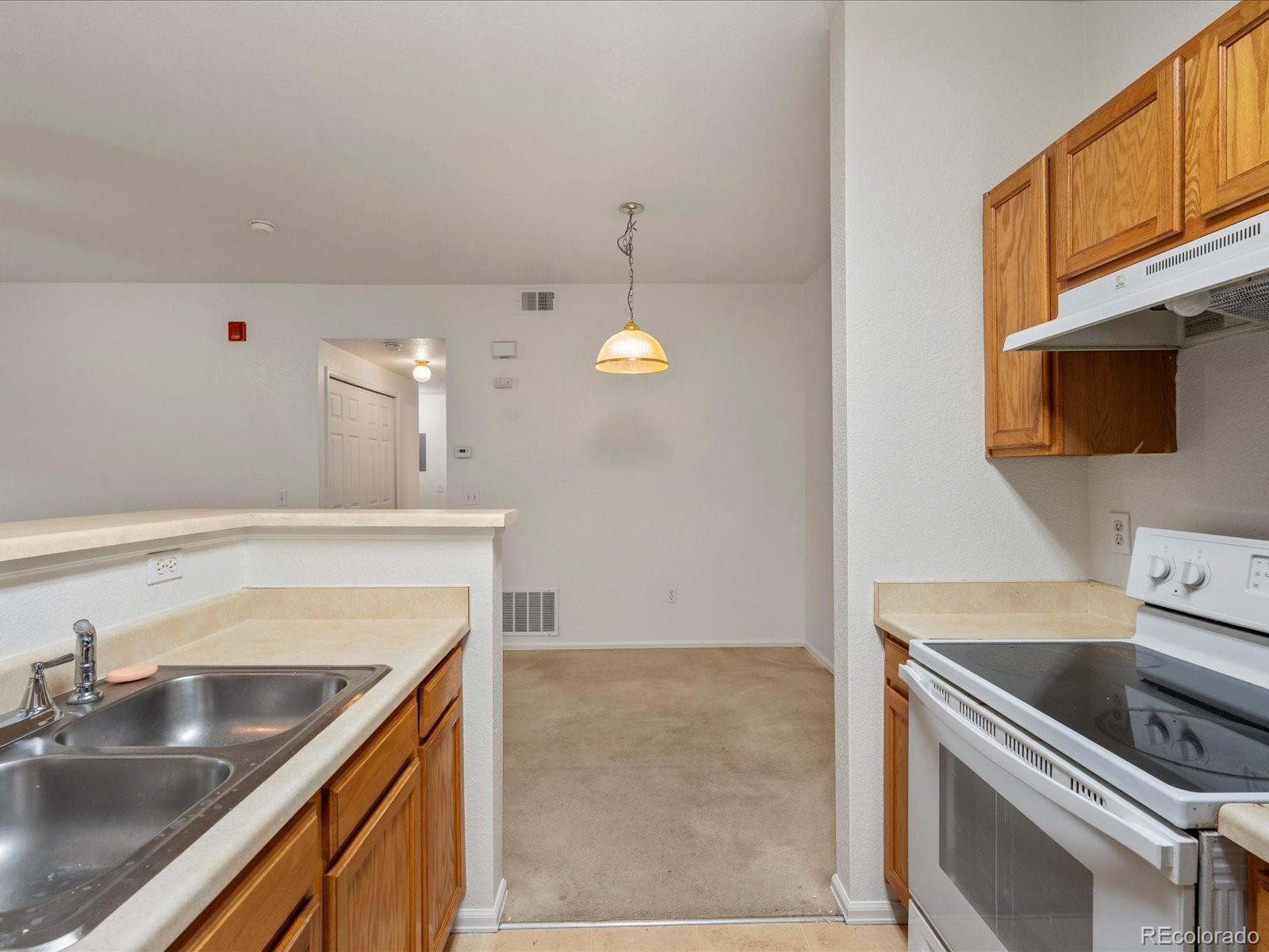MLS Image #7 for 912 s yampa street,aurora, Colorado
