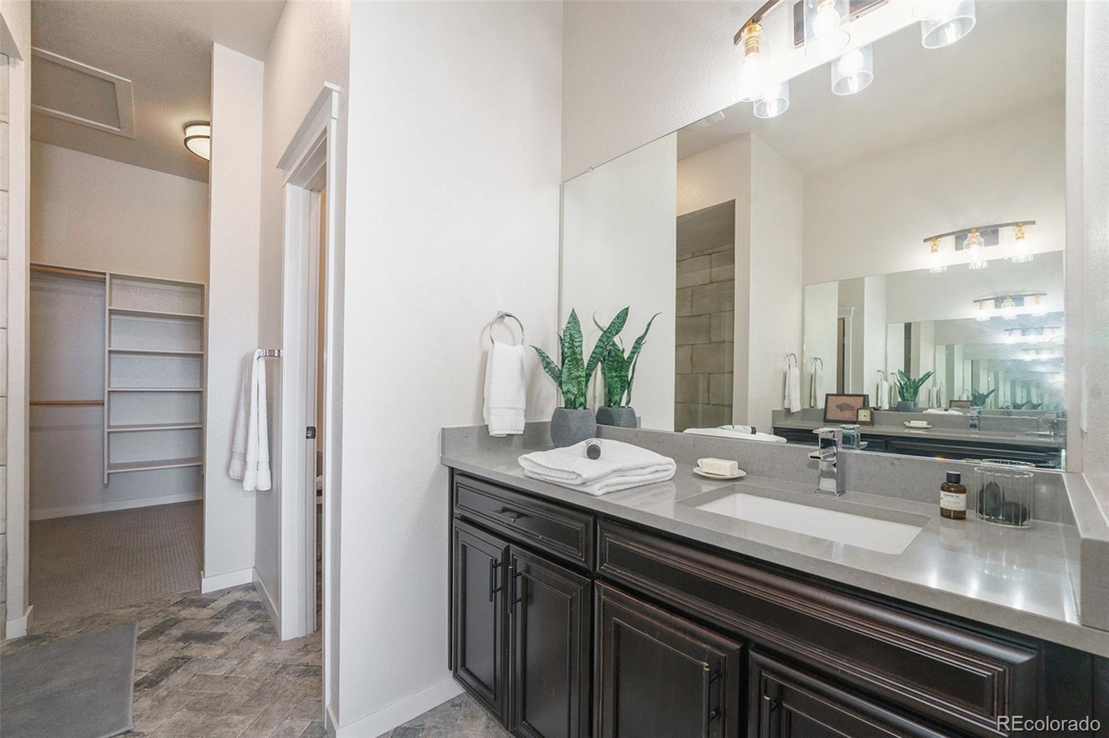 MLS Image #10 for 9051 e 61st avenue,denver, Colorado