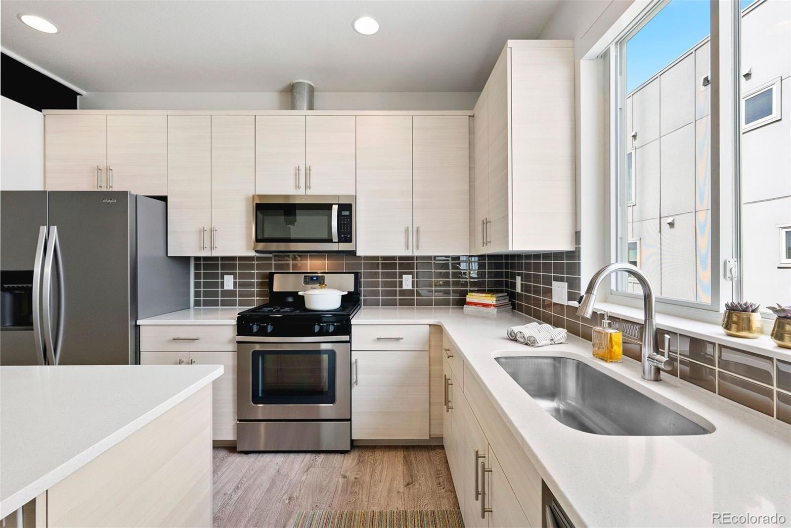 MLS Image #11 for 854  kalamath street,denver, Colorado