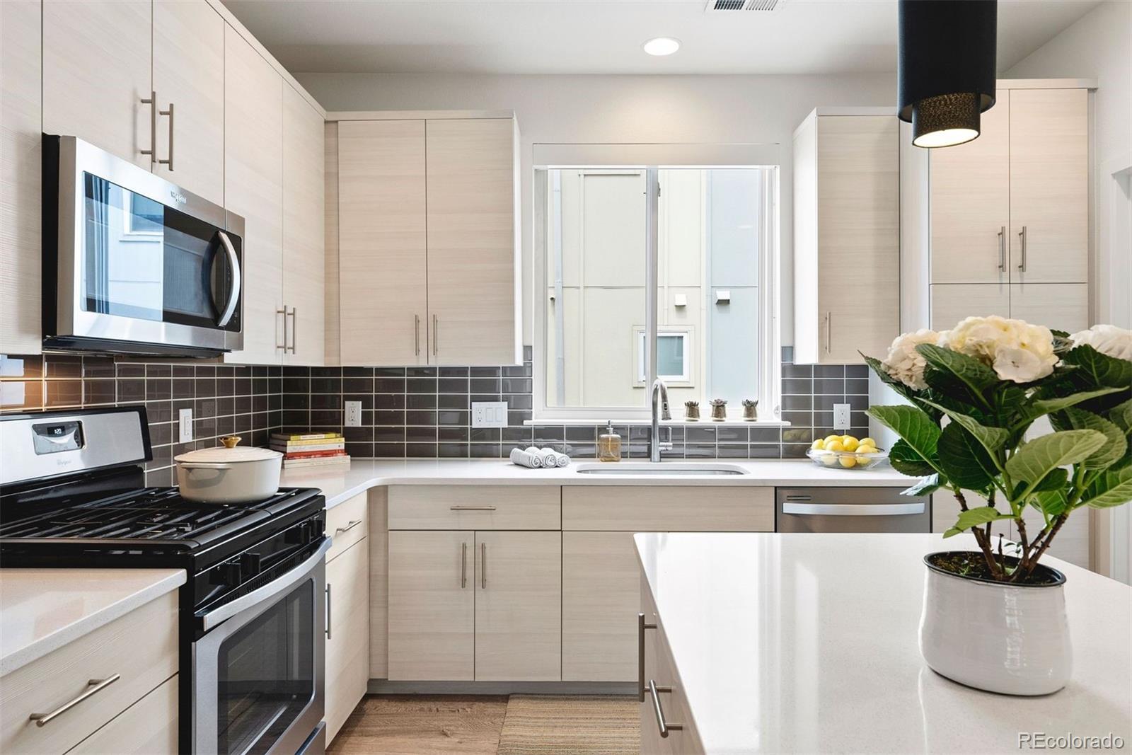 MLS Image #8 for 854  kalamath street,denver, Colorado