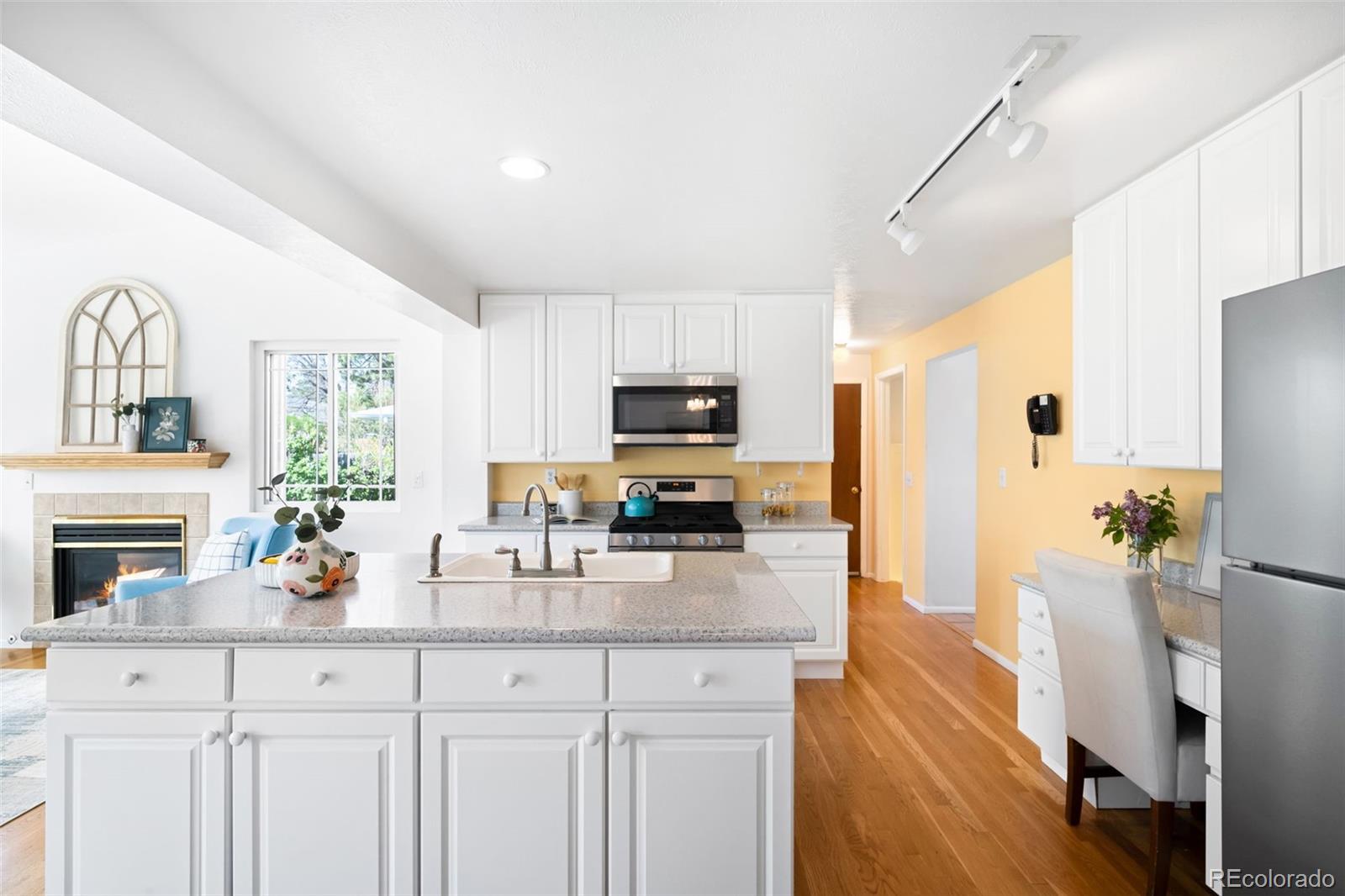 MLS Image #9 for 6984 e montana place,denver, Colorado
