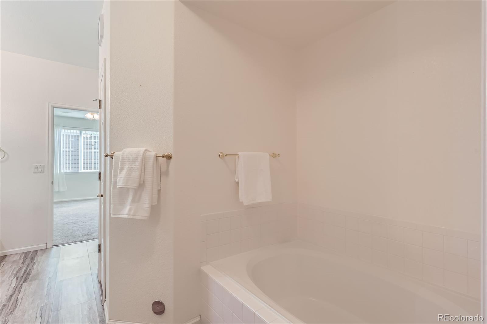 MLS Image #20 for 4222 s blackhawk circle,aurora, Colorado