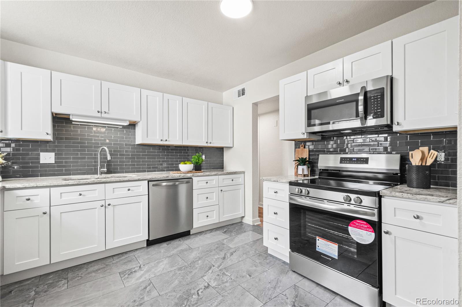 MLS Image #7 for 932  quentin street,aurora, Colorado