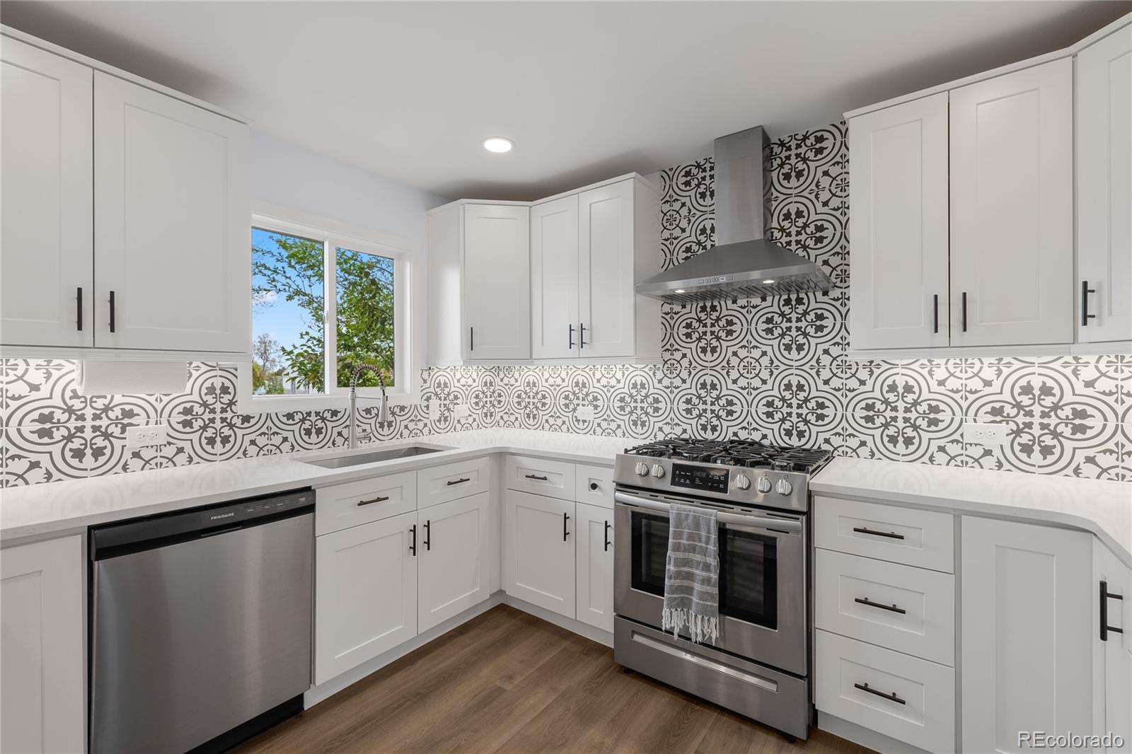 MLS Image #10 for 835 s shoshone street,denver, Colorado