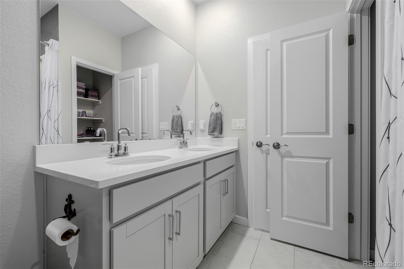 MLS Image #20 for 23652 e 40th avenue,aurora, Colorado