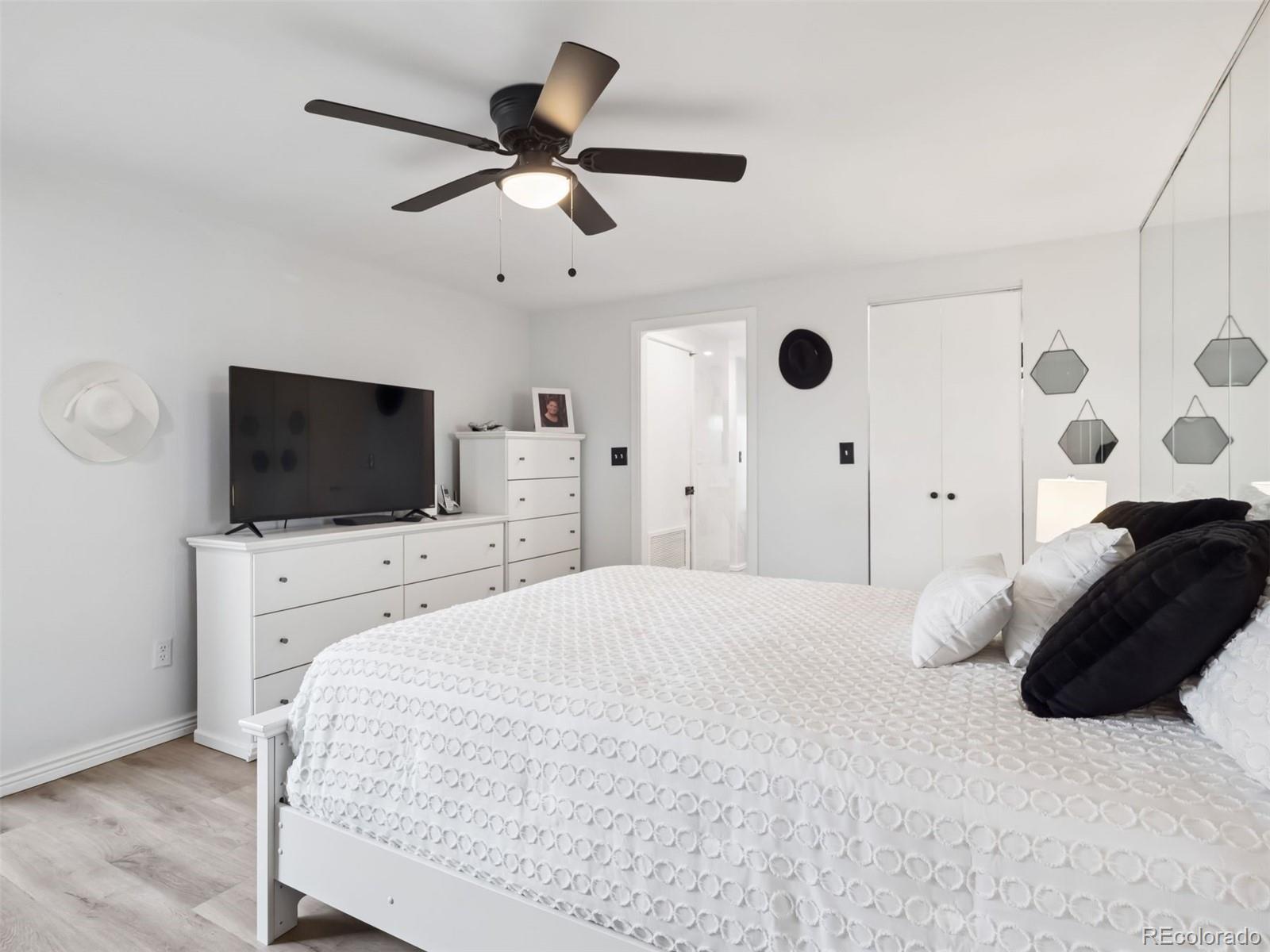 MLS Image #17 for 800 n pearl street,denver, Colorado
