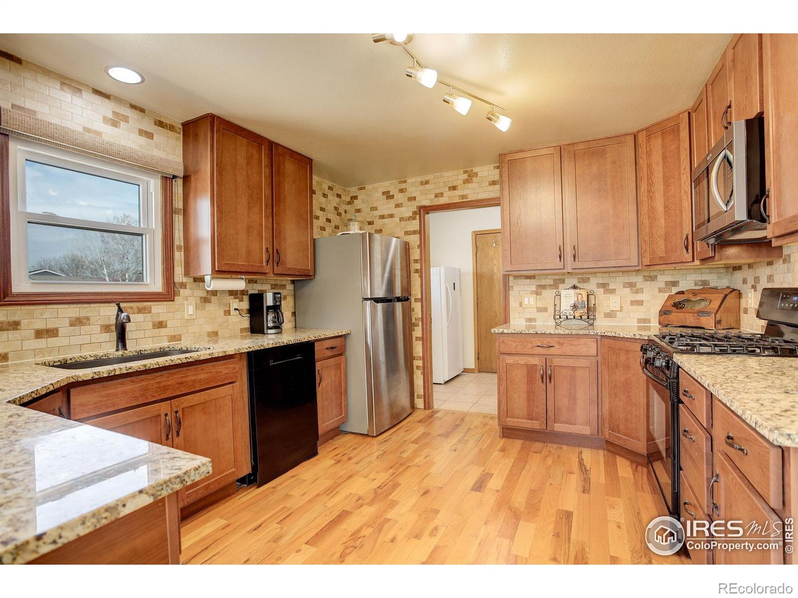 MLS Image #11 for 201  valley court,windsor, Colorado