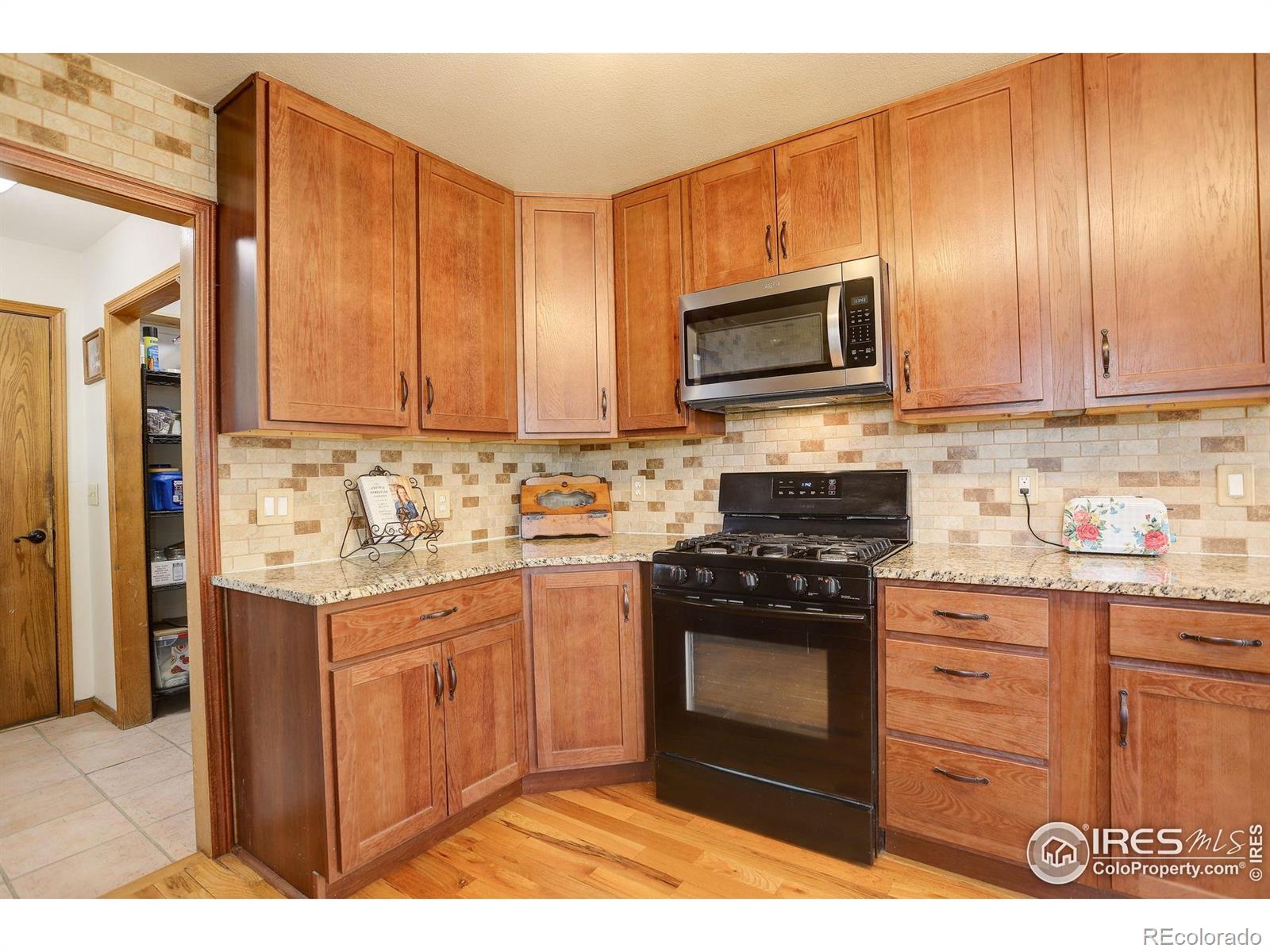 MLS Image #13 for 201  valley court,windsor, Colorado
