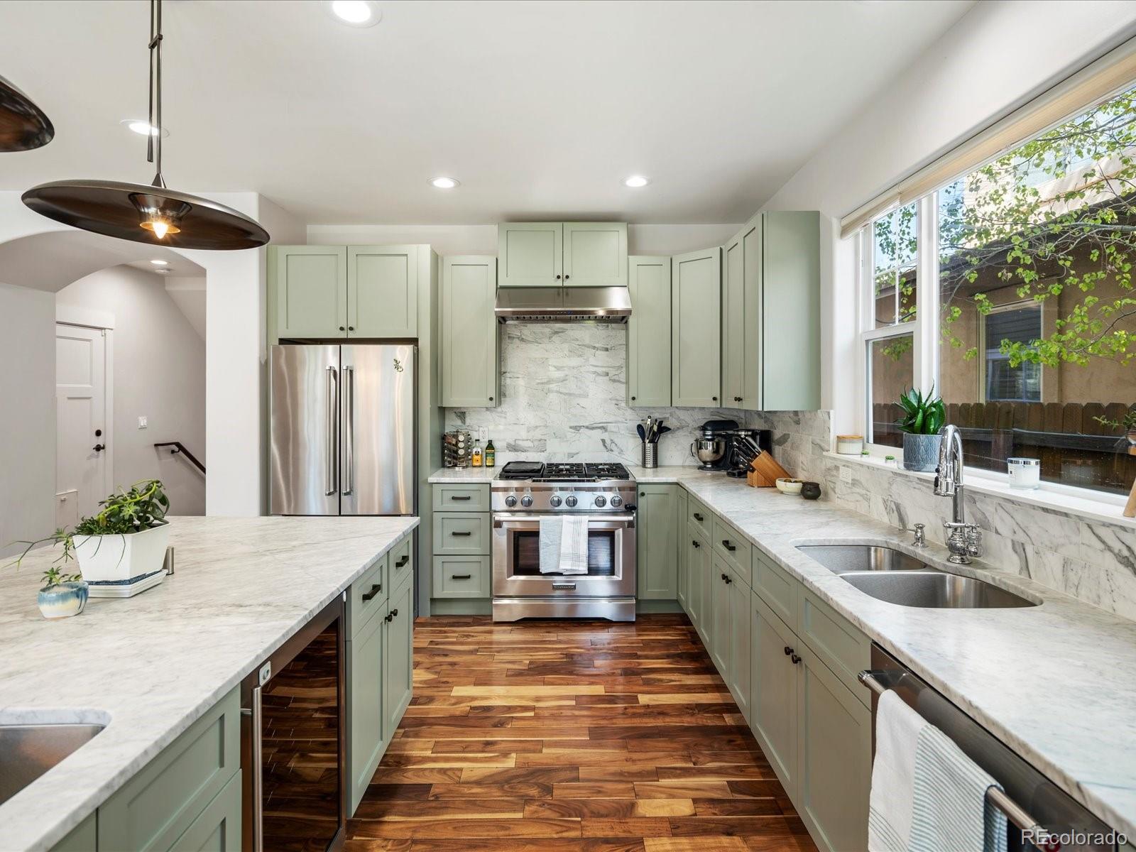 MLS Image #11 for 810  jasmine street,denver, Colorado