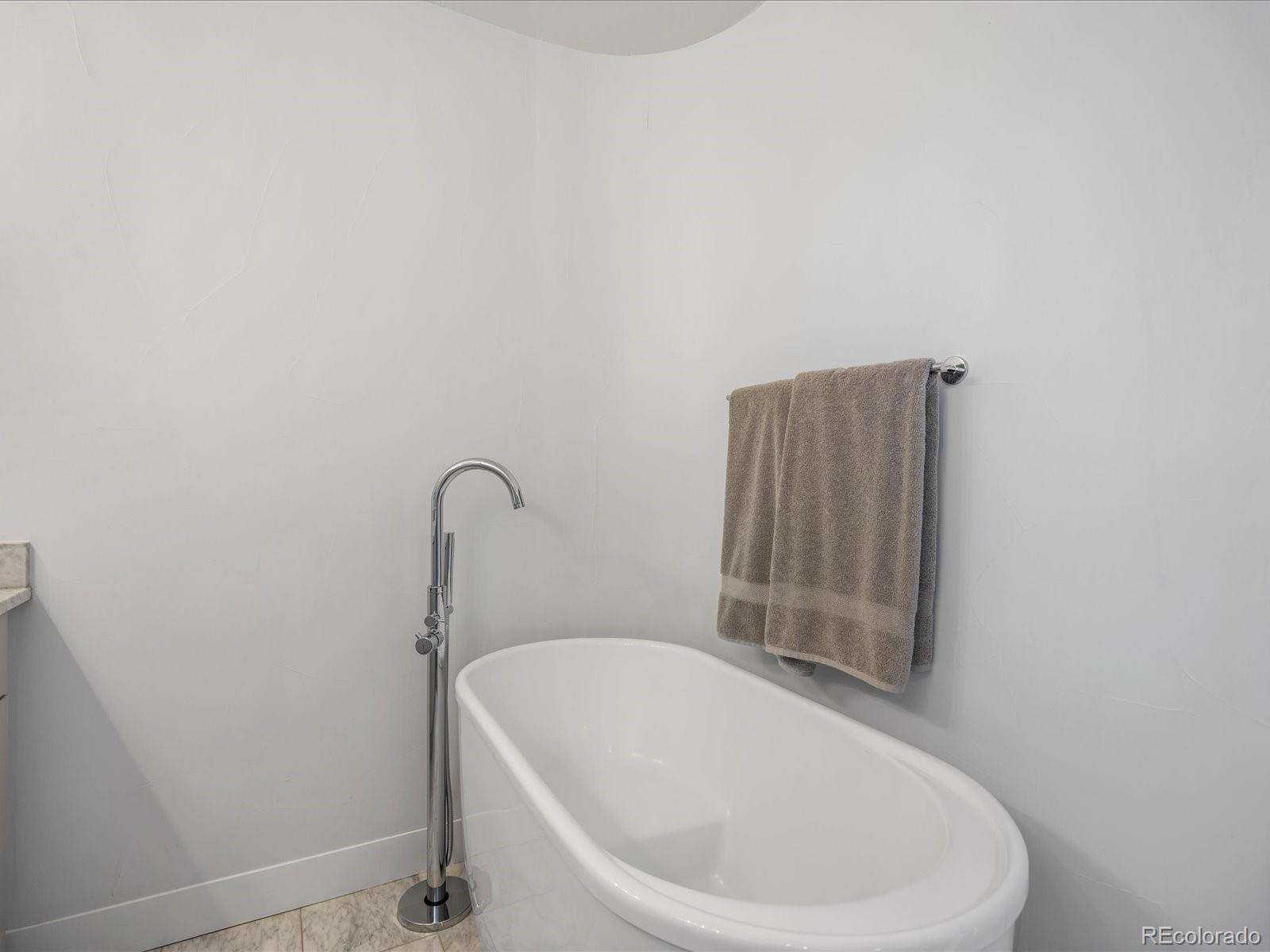 MLS Image #45 for 810  jasmine street,denver, Colorado