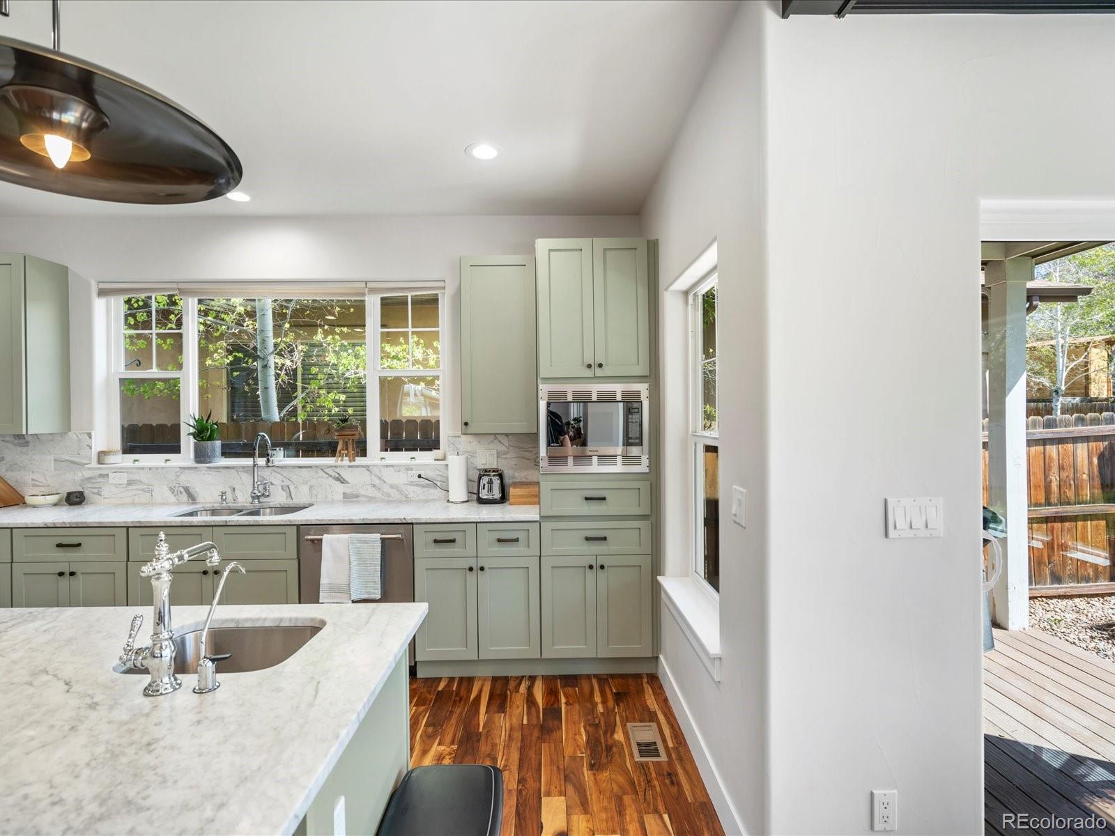 MLS Image #9 for 810  jasmine street,denver, Colorado