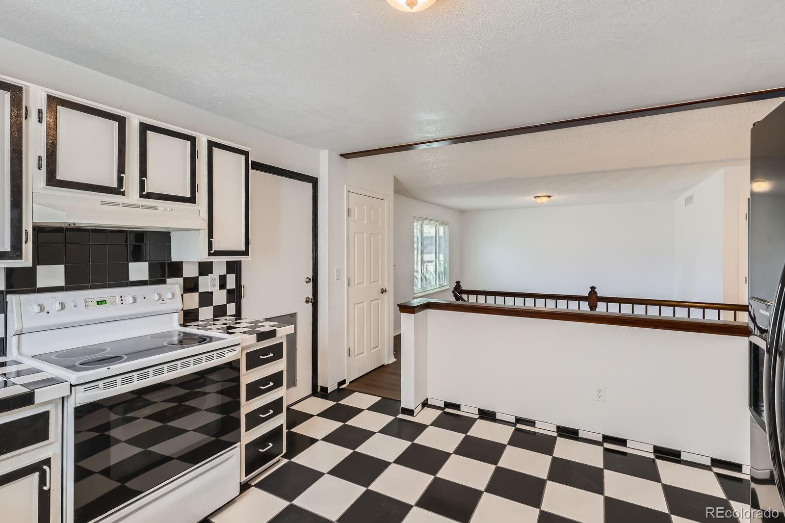 MLS Image #10 for 14803 e 47th avenue,denver, Colorado