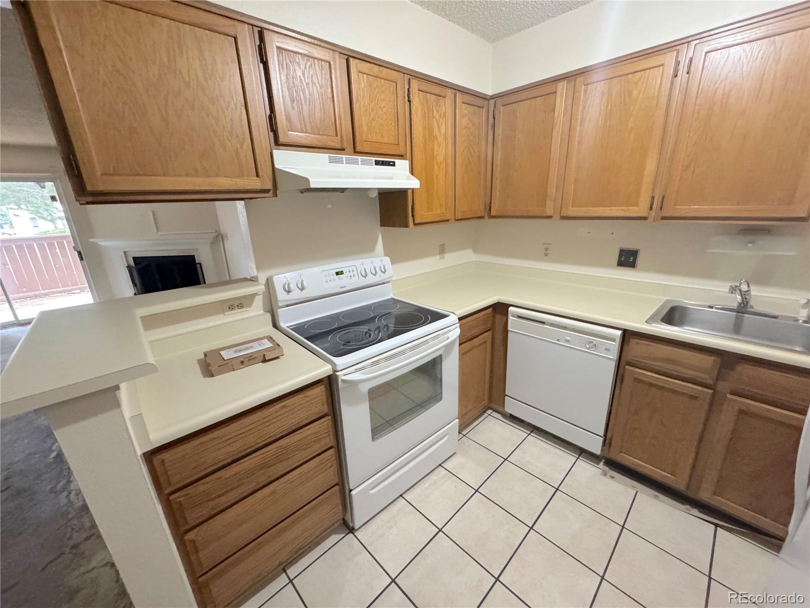 MLS Image #8 for 3344 s ammons street,lakewood, Colorado