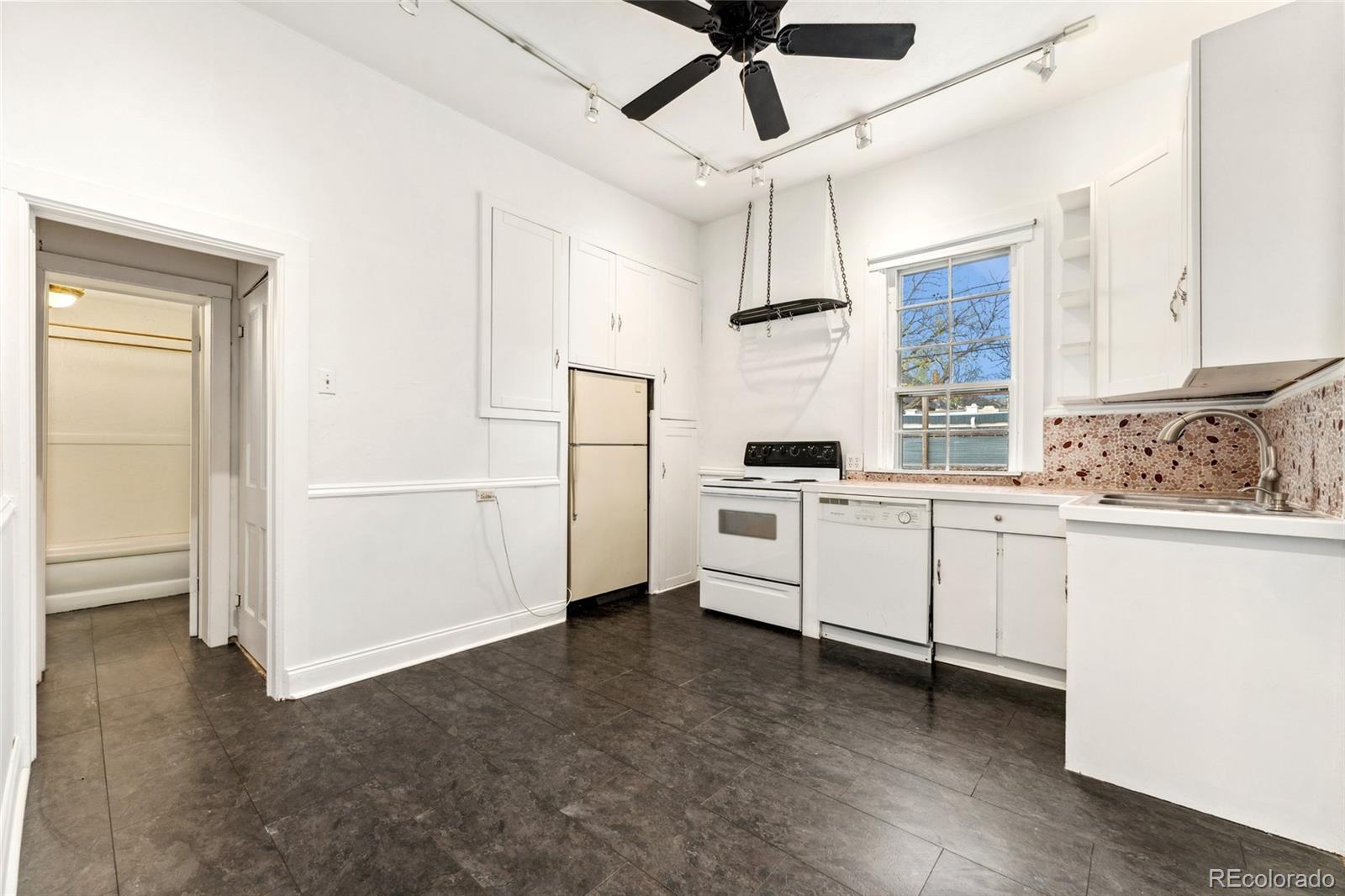 MLS Image #20 for 1748 s logan street,denver, Colorado