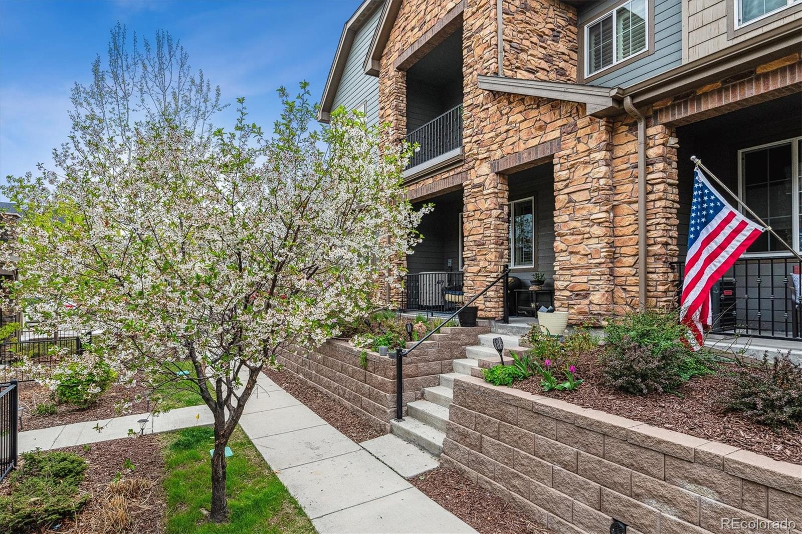 MLS Image #2 for 574 e dry creek place,littleton, Colorado