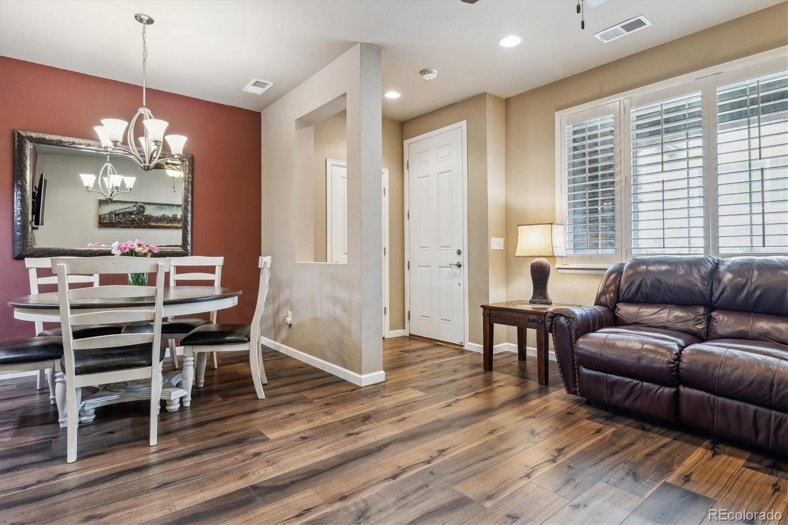 MLS Image #8 for 574 e dry creek place,littleton, Colorado