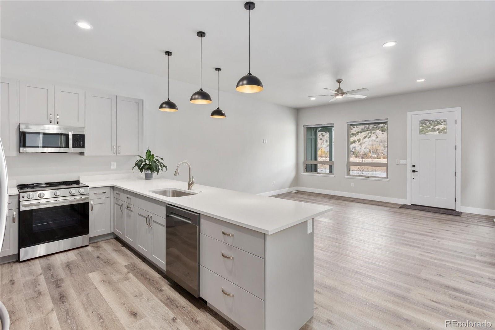 MLS Image #9 for 124  southside loop,salida, Colorado