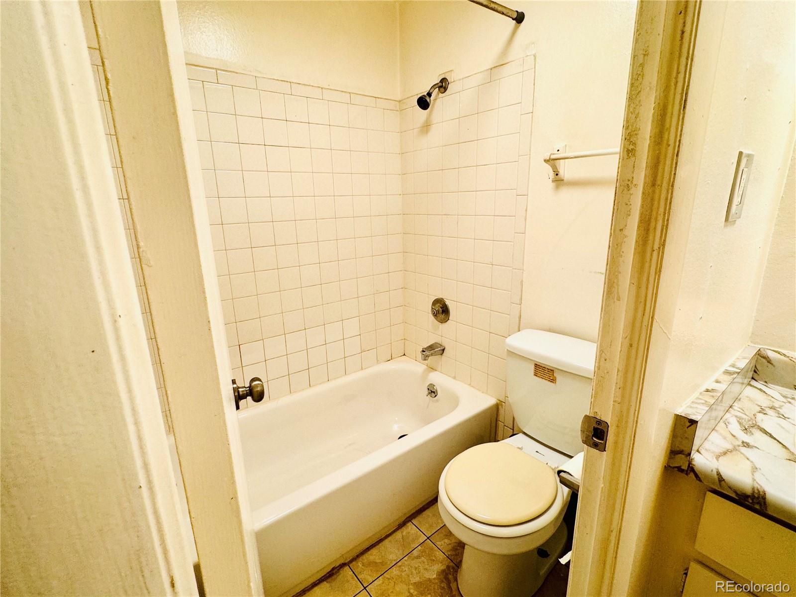 MLS Image #10 for 8826 e florida avenue,denver, Colorado