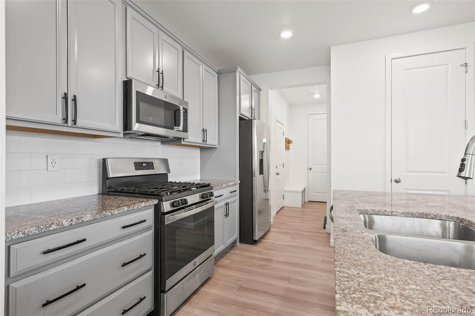 MLS Image #5 for 9590  sedalia street,commerce city, Colorado
