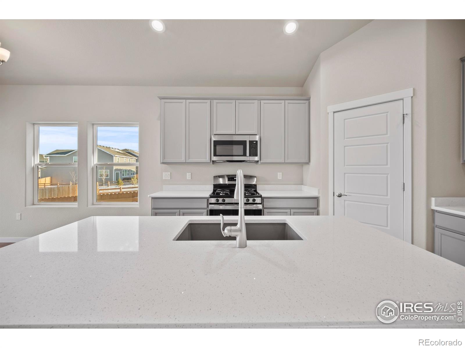 MLS Image #4 for 196  bird way,lochbuie, Colorado