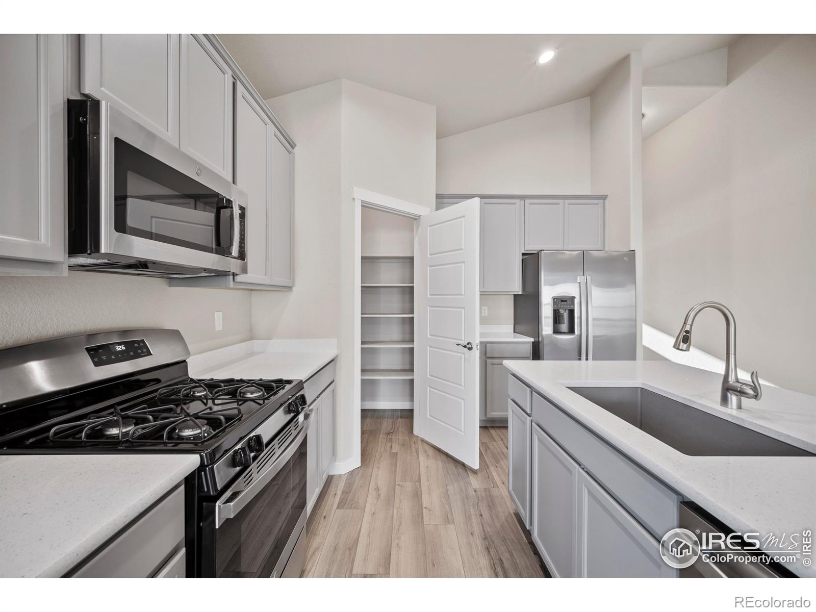 MLS Image #5 for 196  bird way,lochbuie, Colorado