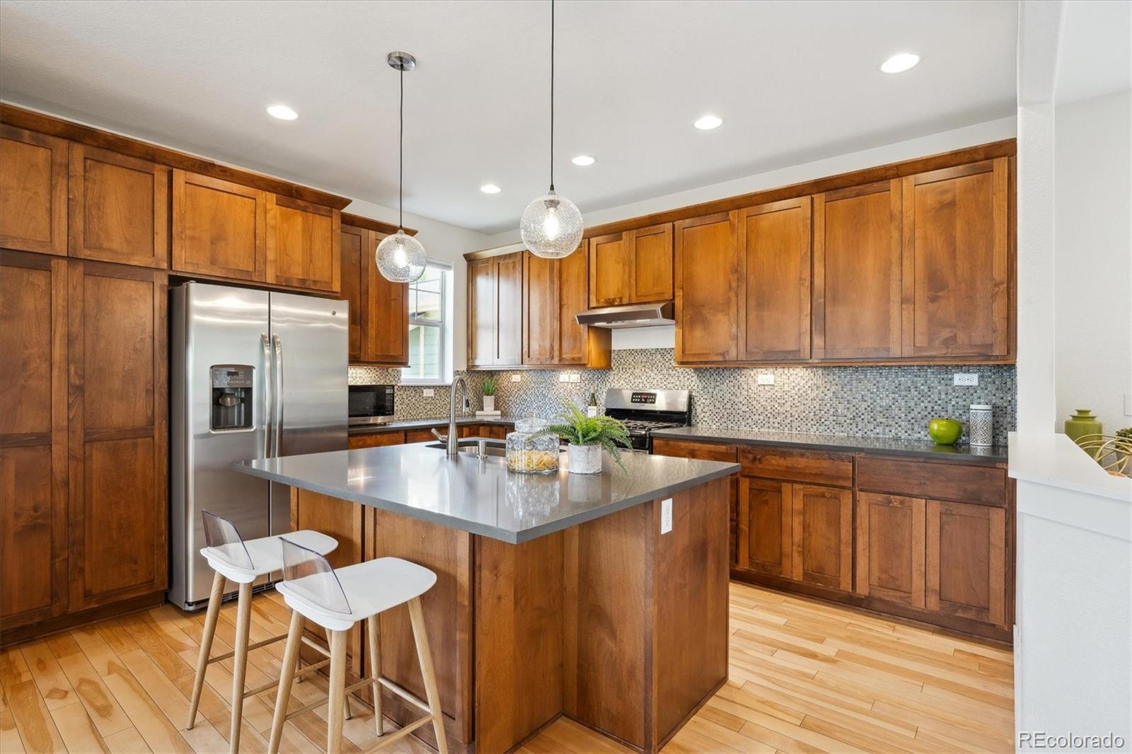 MLS Image #9 for 10671 e 28th avenue,denver, Colorado