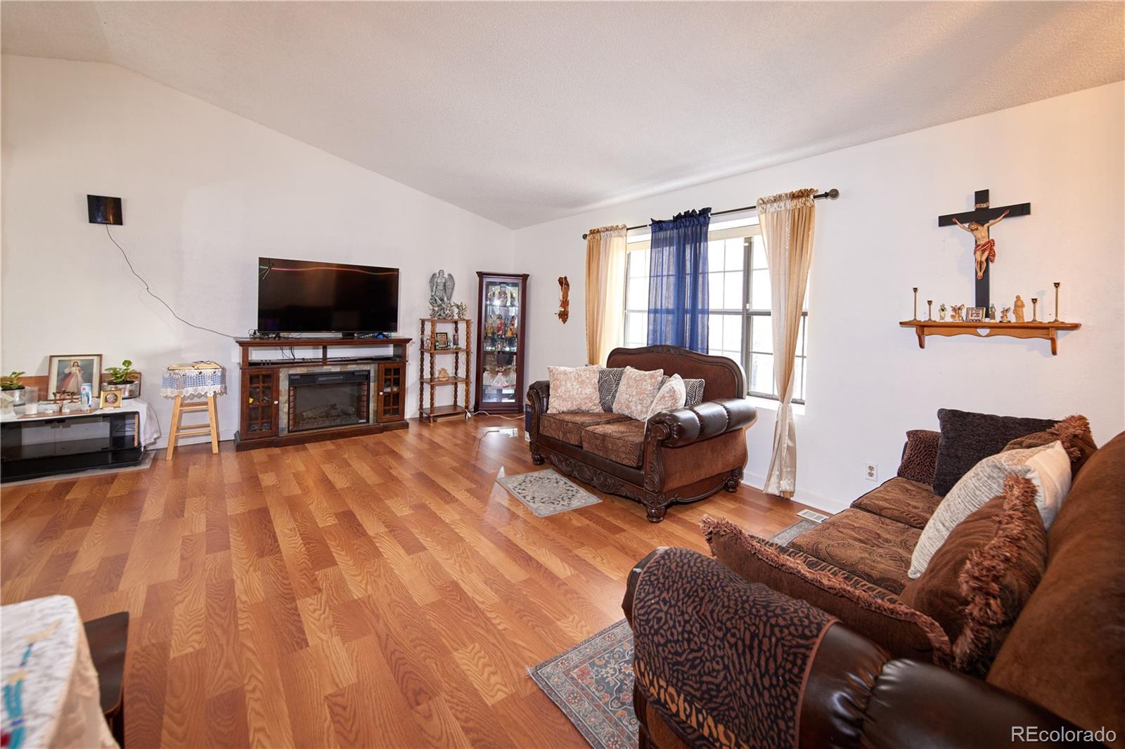 MLS Image #3 for 530 s laredo circle,aurora, Colorado