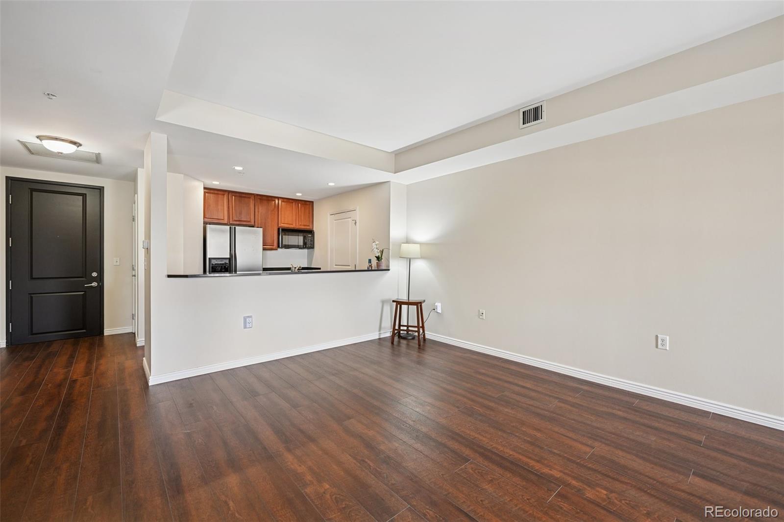 MLS Image #11 for 975 n lincoln street,denver, Colorado