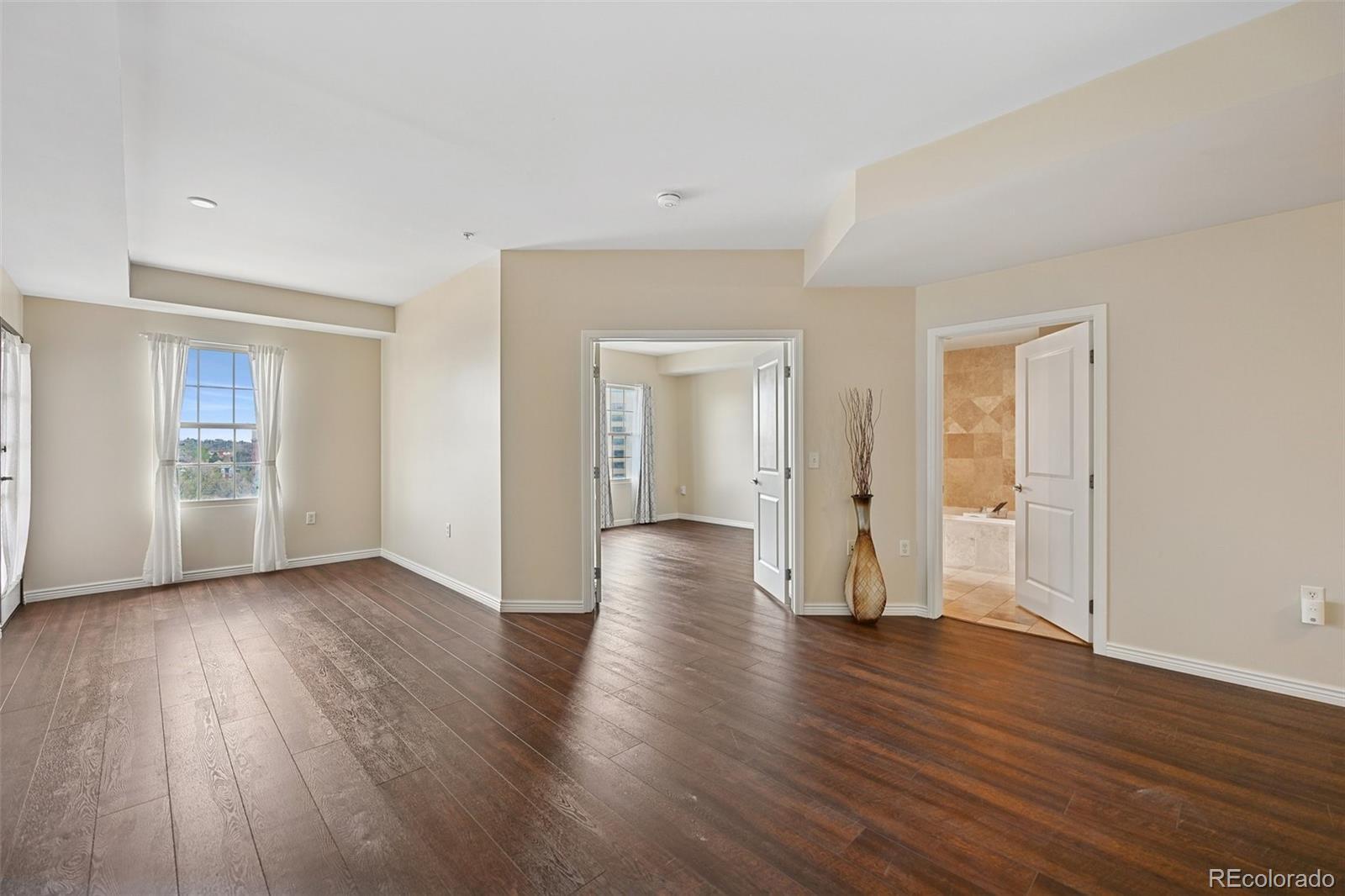 MLS Image #17 for 975 n lincoln street,denver, Colorado
