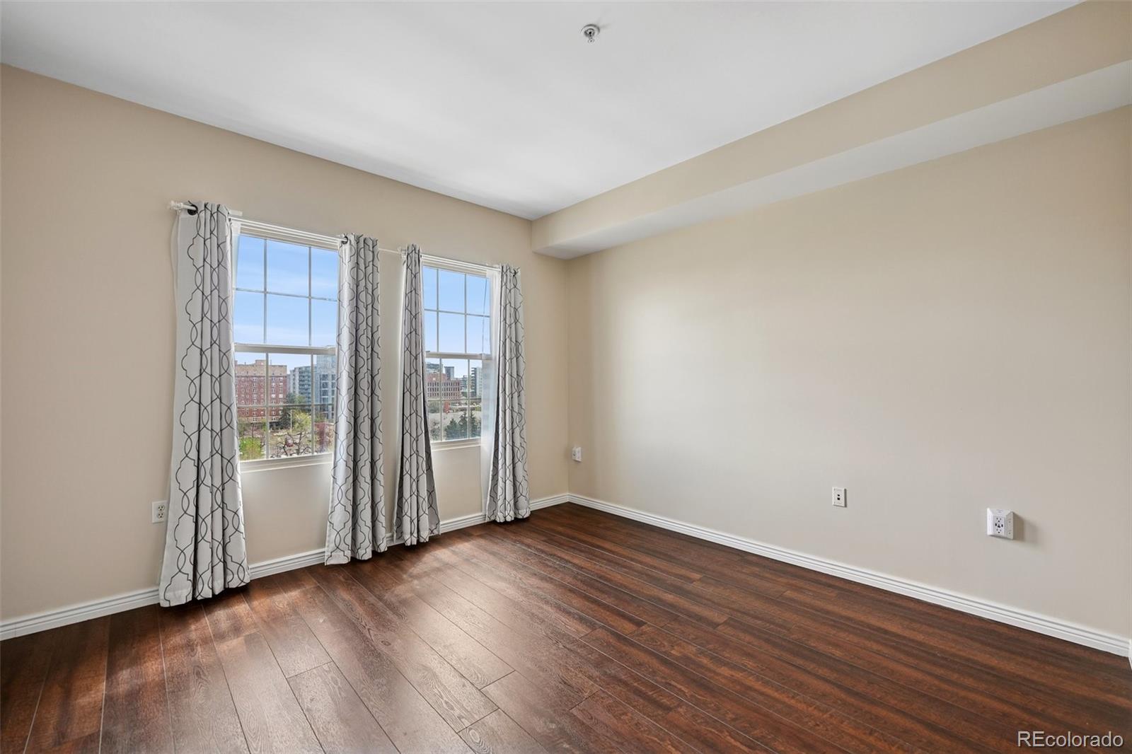 MLS Image #18 for 975 n lincoln street,denver, Colorado