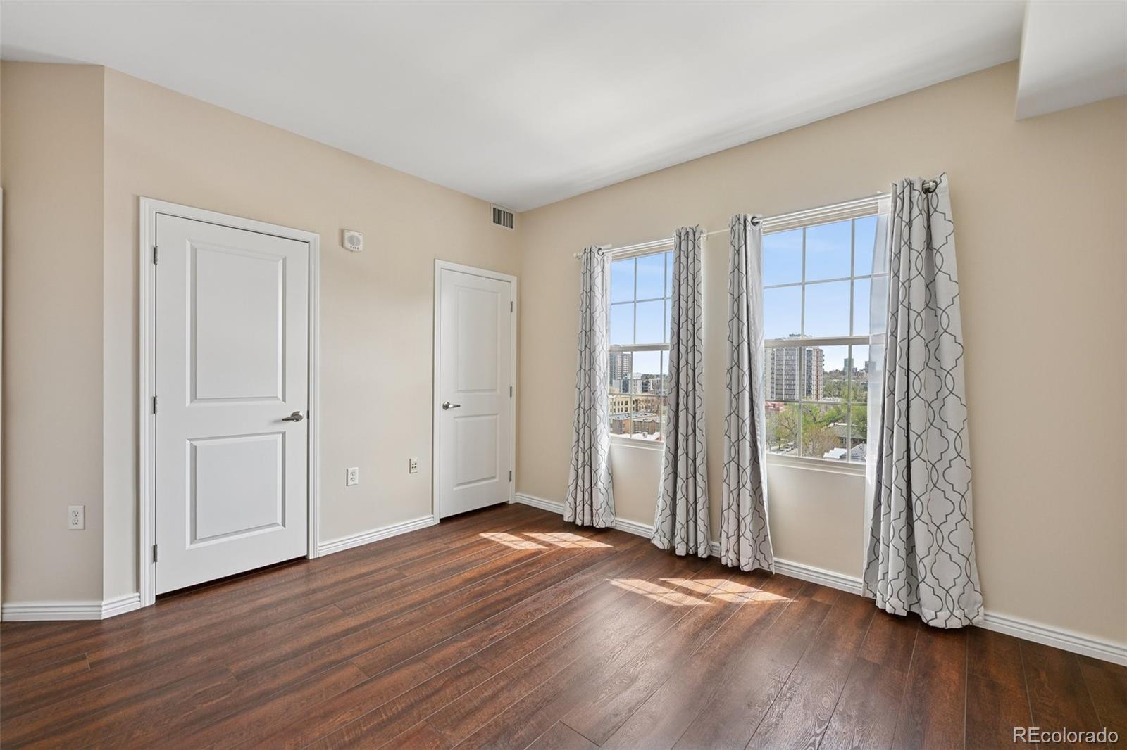 MLS Image #19 for 975 n lincoln street,denver, Colorado