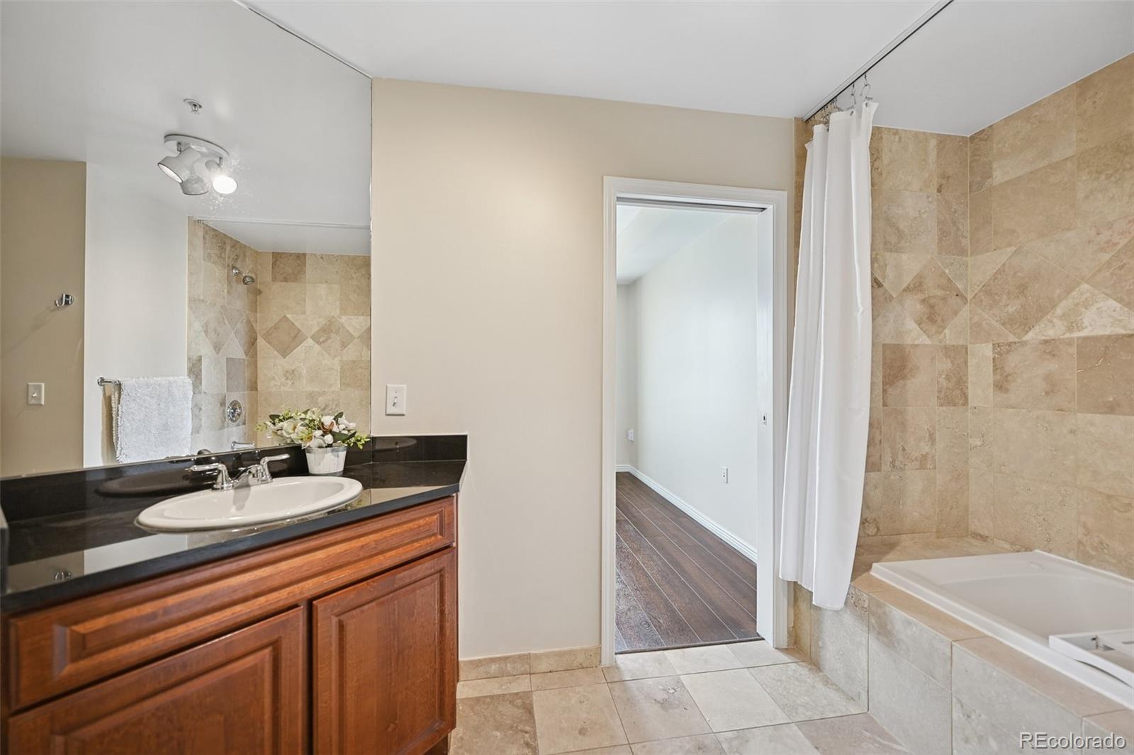 MLS Image #22 for 975 n lincoln street,denver, Colorado