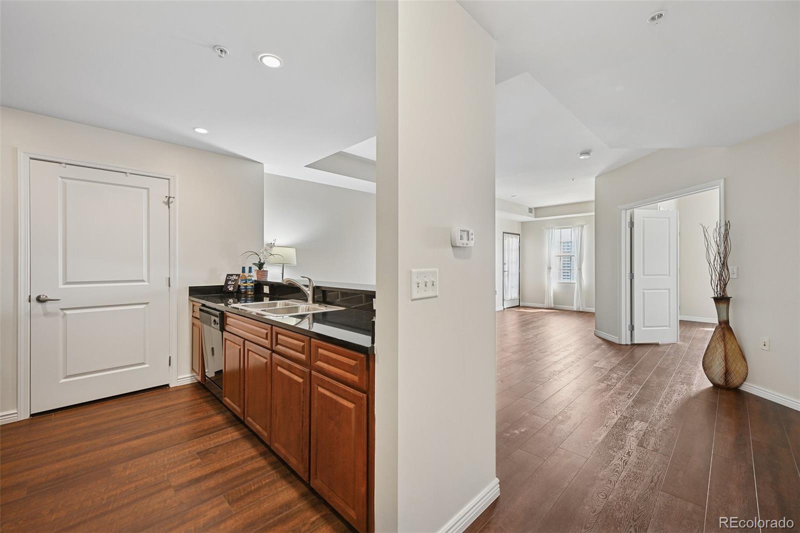 MLS Image #3 for 975 n lincoln street,denver, Colorado