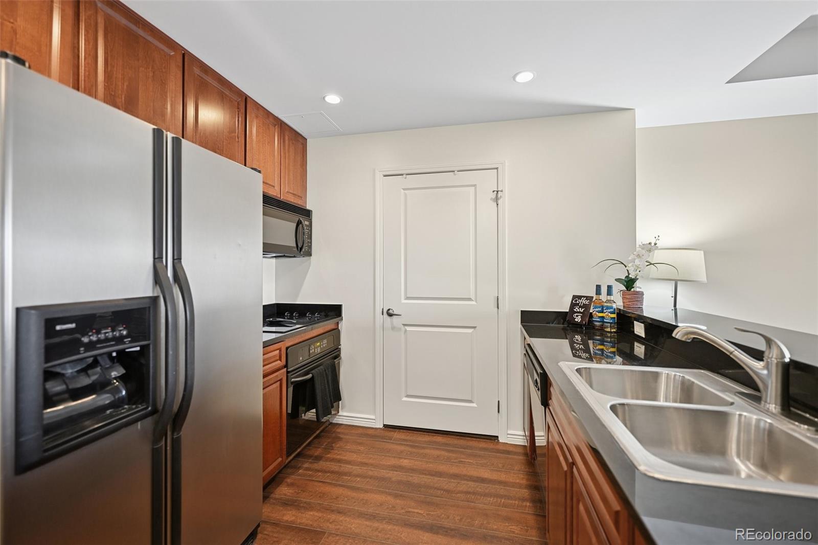 MLS Image #4 for 975 n lincoln street,denver, Colorado
