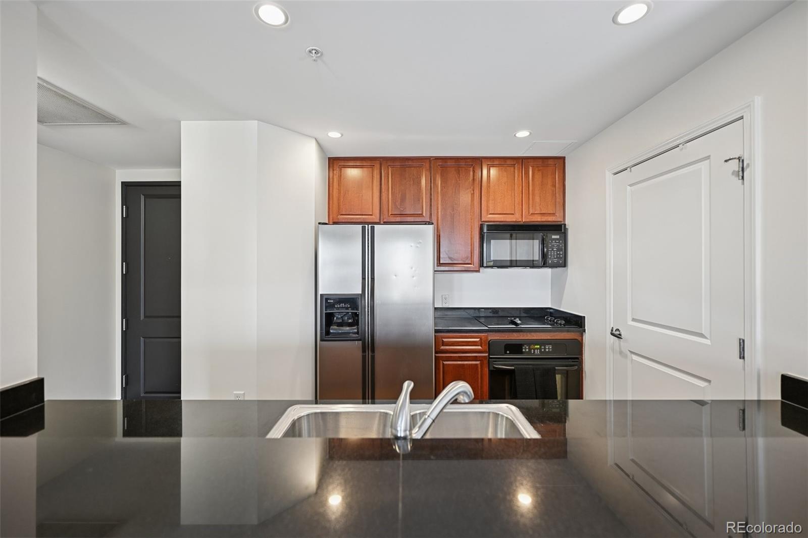 MLS Image #5 for 975 n lincoln street,denver, Colorado
