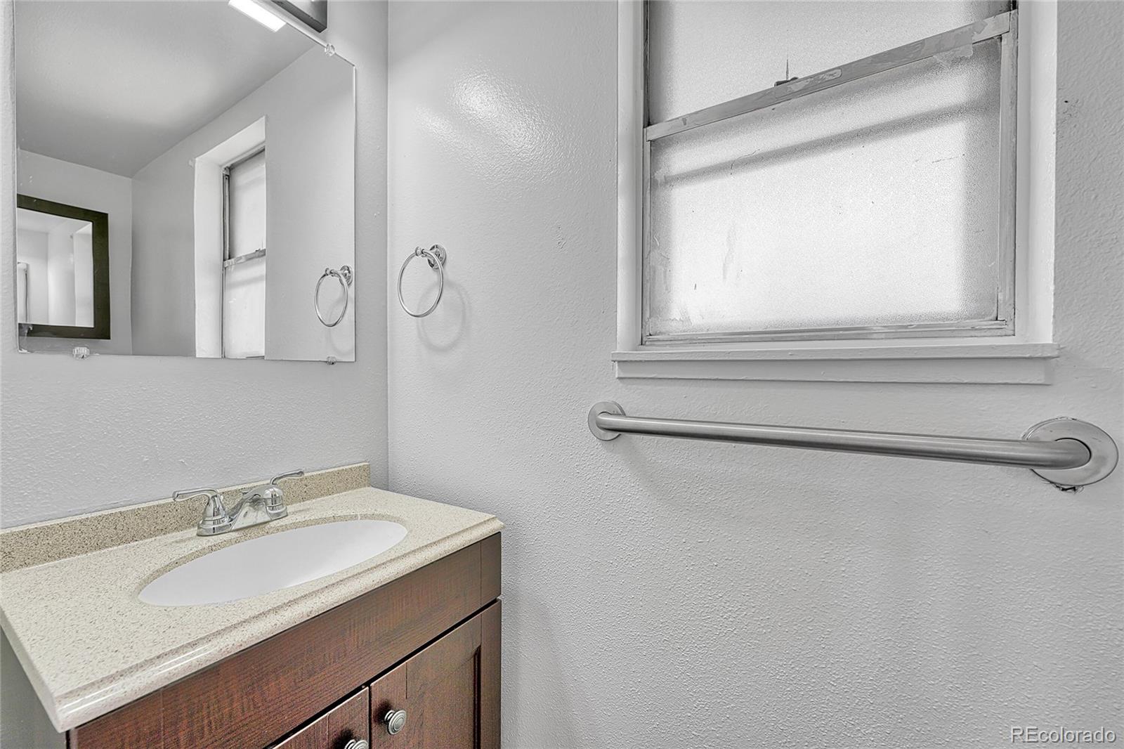 MLS Image #10 for 264 s newark circle,aurora, Colorado