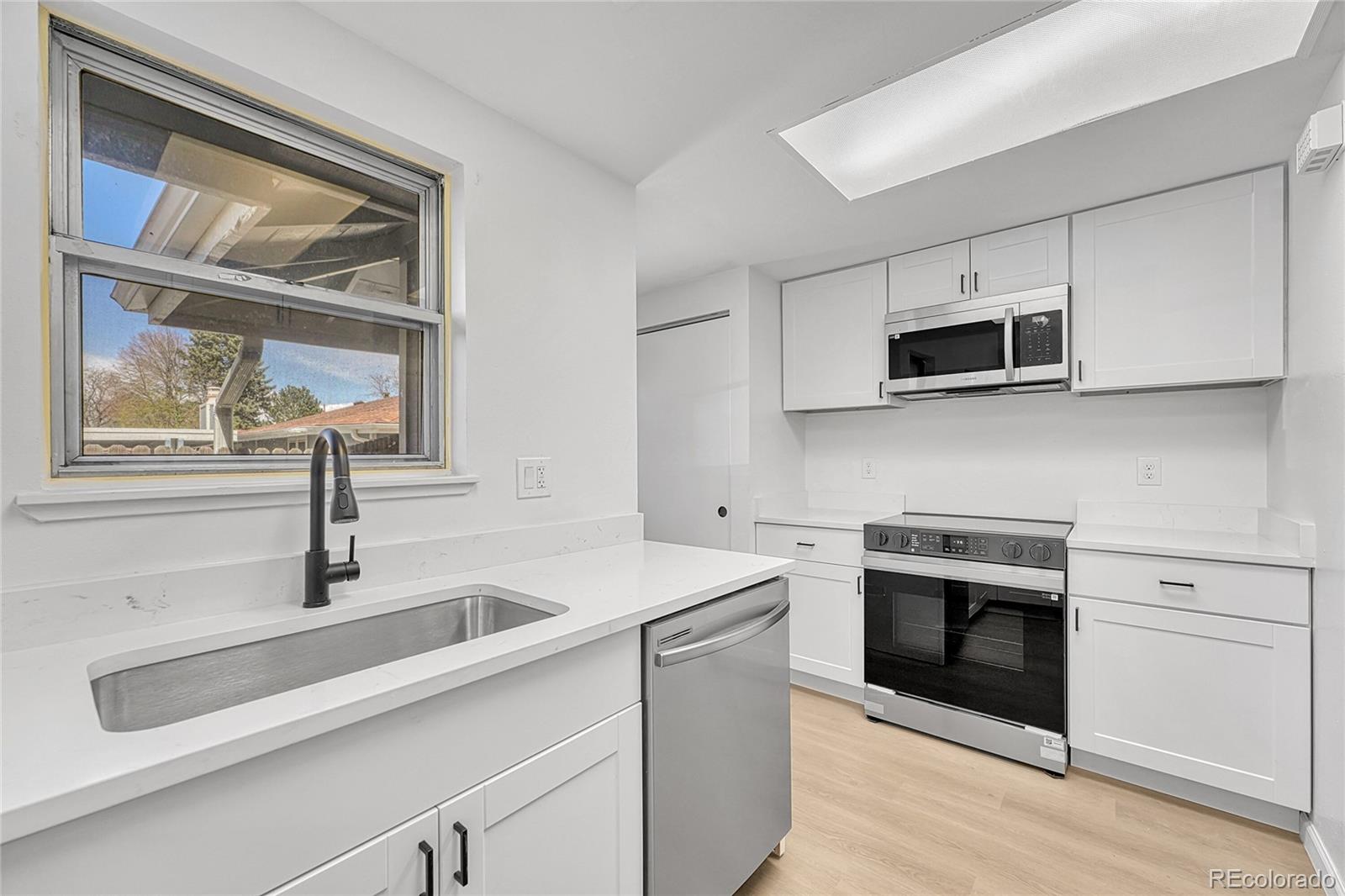 MLS Image #4 for 264 s newark circle,aurora, Colorado