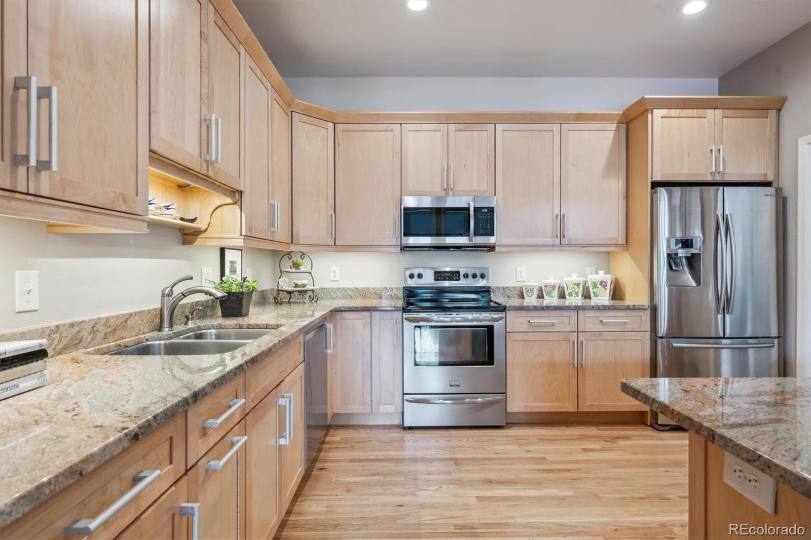 MLS Image #10 for 6917 e girard avenue,denver, Colorado