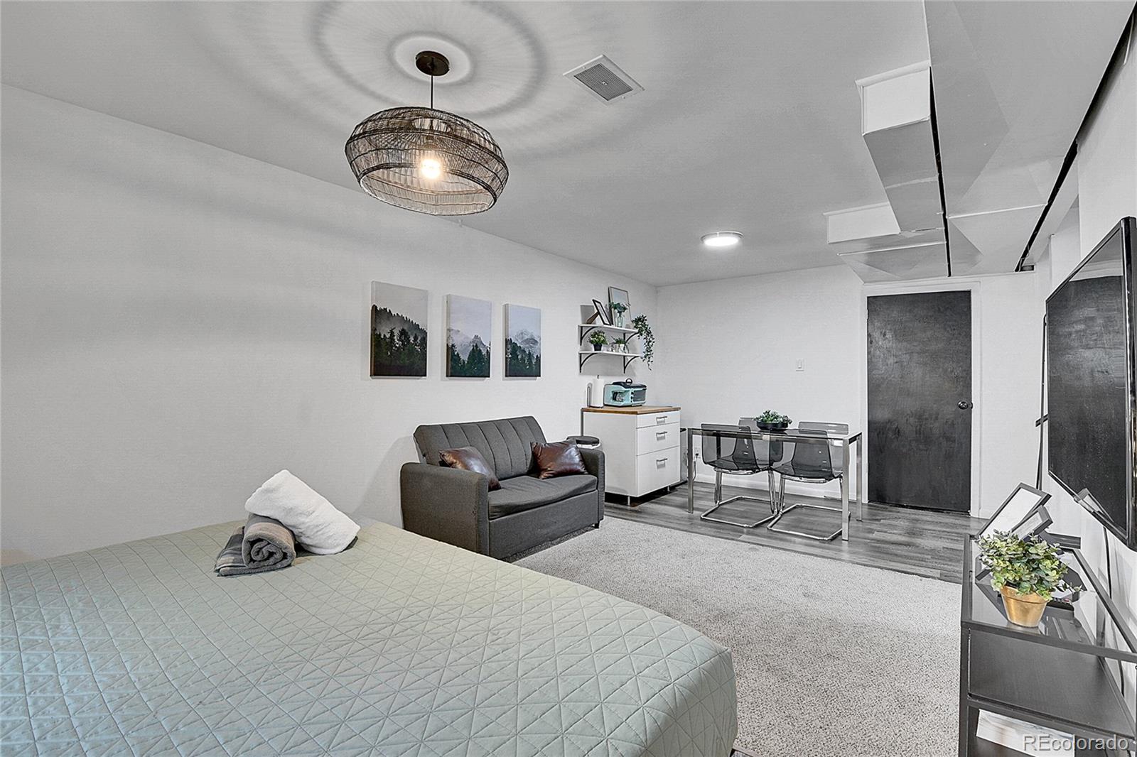 MLS Image #16 for 7001  alan drive,denver, Colorado