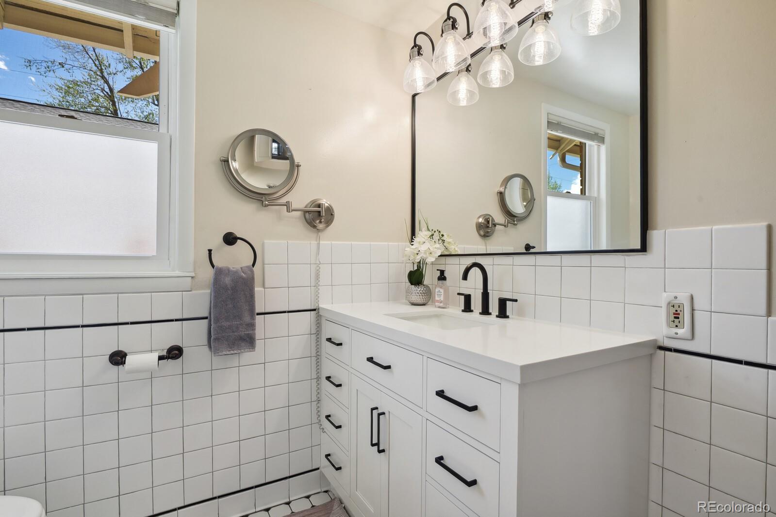 MLS Image #19 for 916  adams street,denver, Colorado