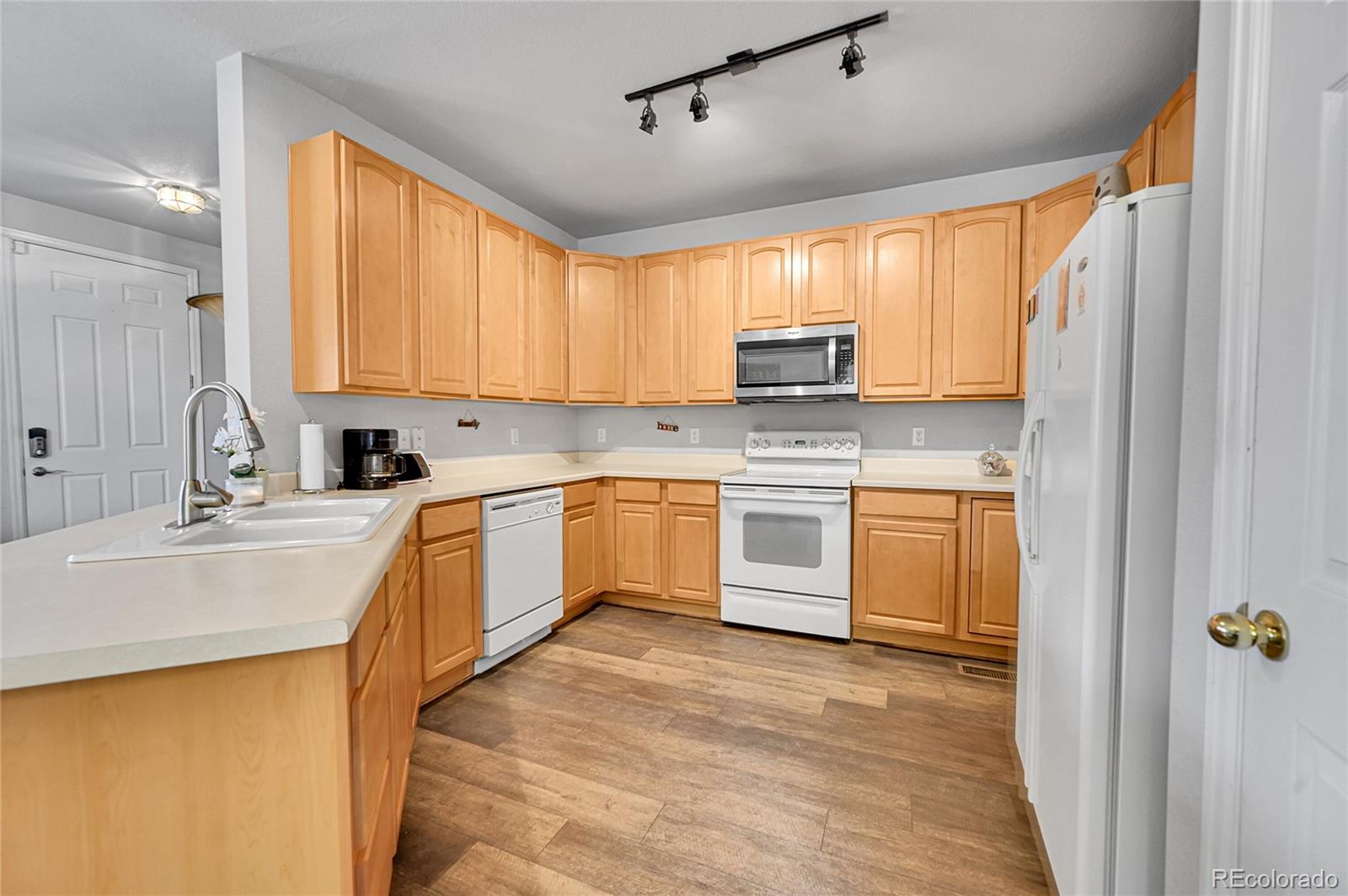 MLS Image #9 for 23601 e mississippi circle,aurora, Colorado