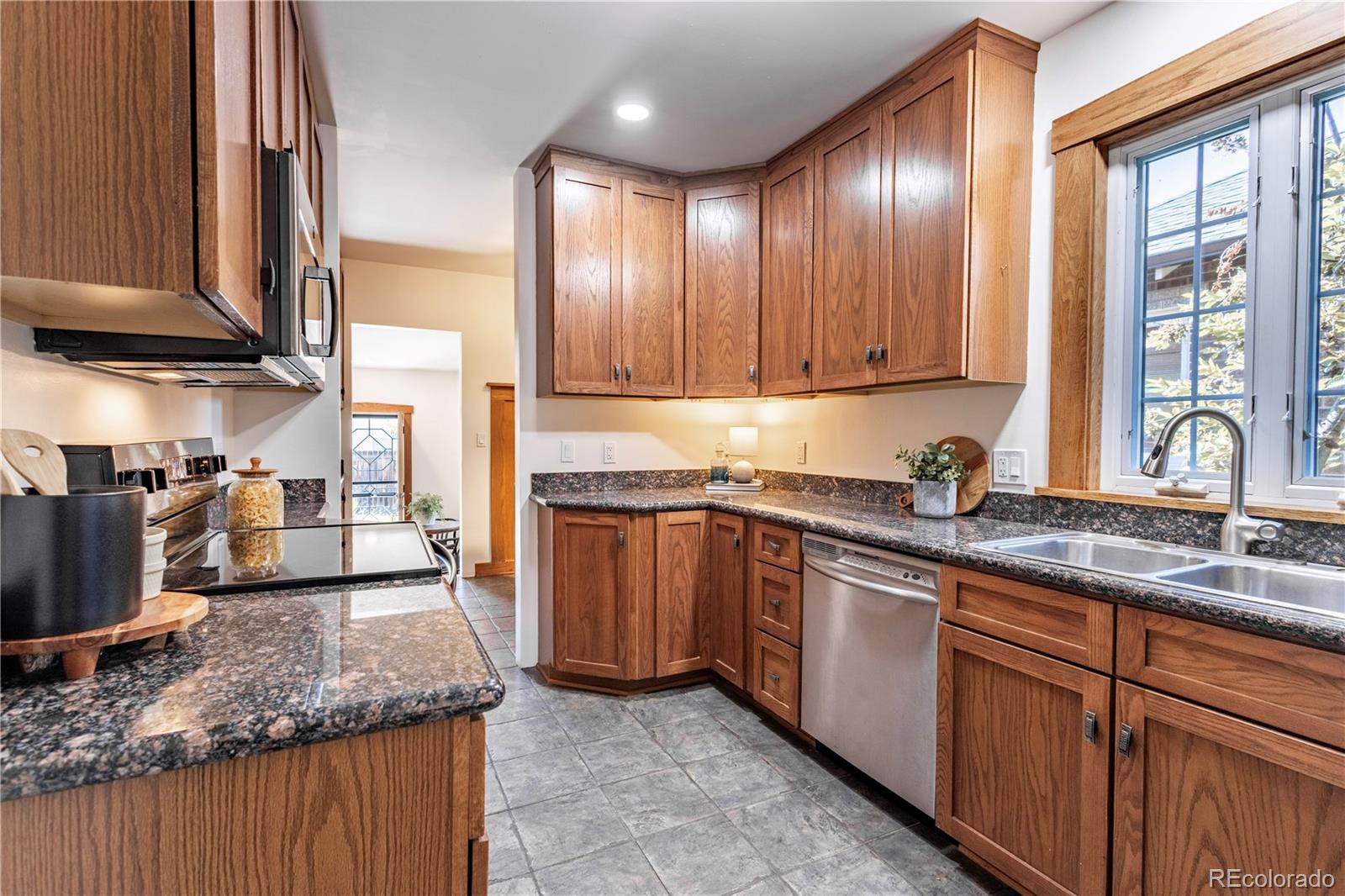 MLS Image #8 for 1836 s grant street,denver, Colorado