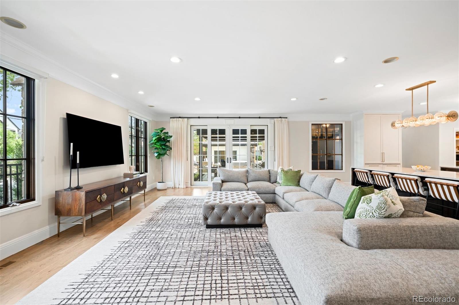 MLS Image #13 for 2400 s columbine street,denver, Colorado