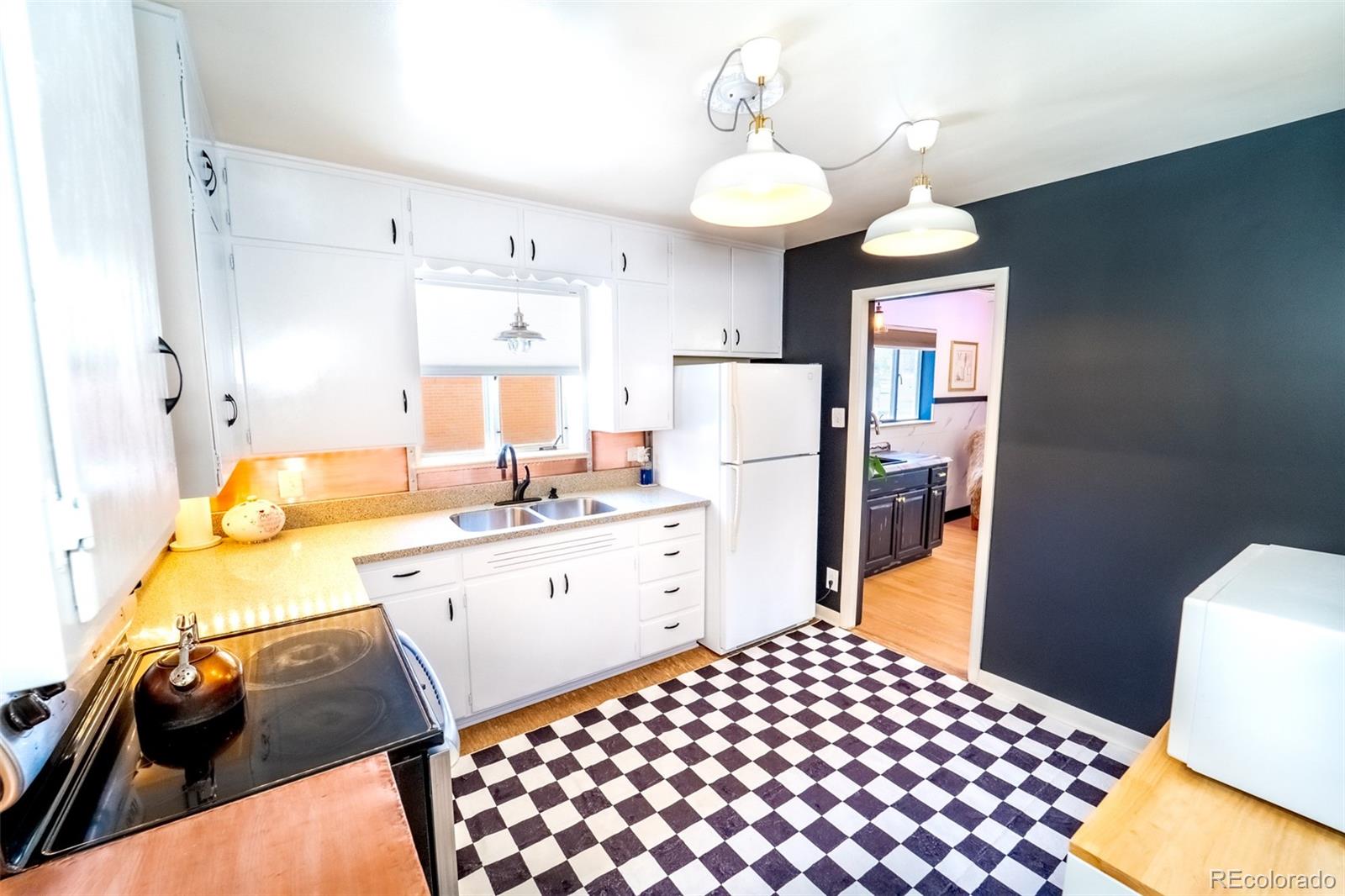 MLS Image #7 for 2548 s zurich court,denver, Colorado