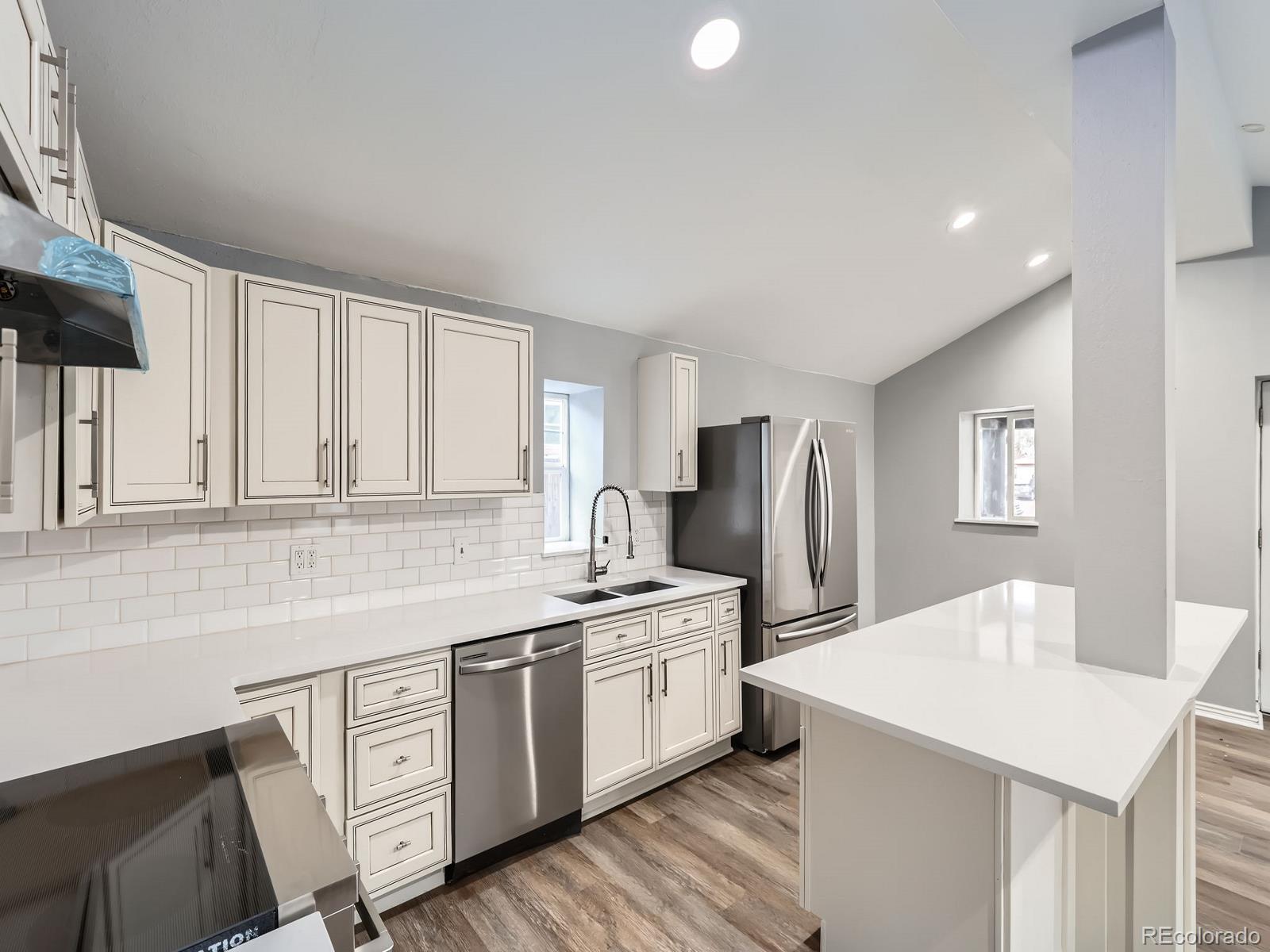 MLS Image #3 for 825 s quitman street,denver, Colorado