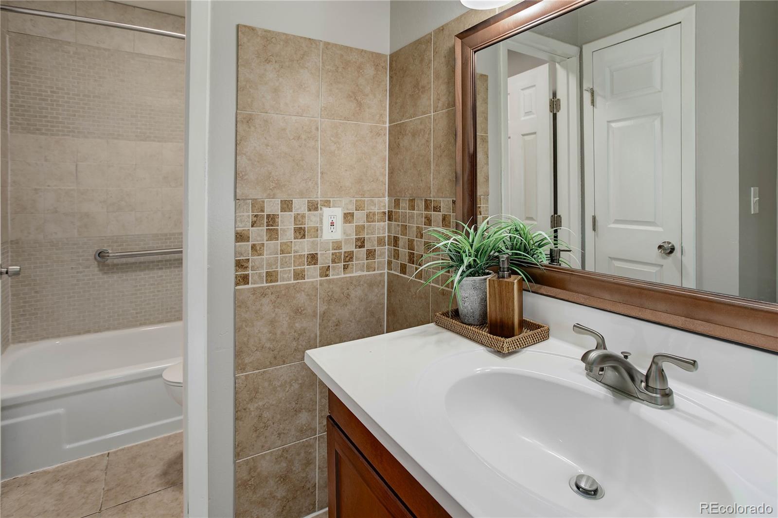 MLS Image #11 for 3550 s harlan street,denver, Colorado
