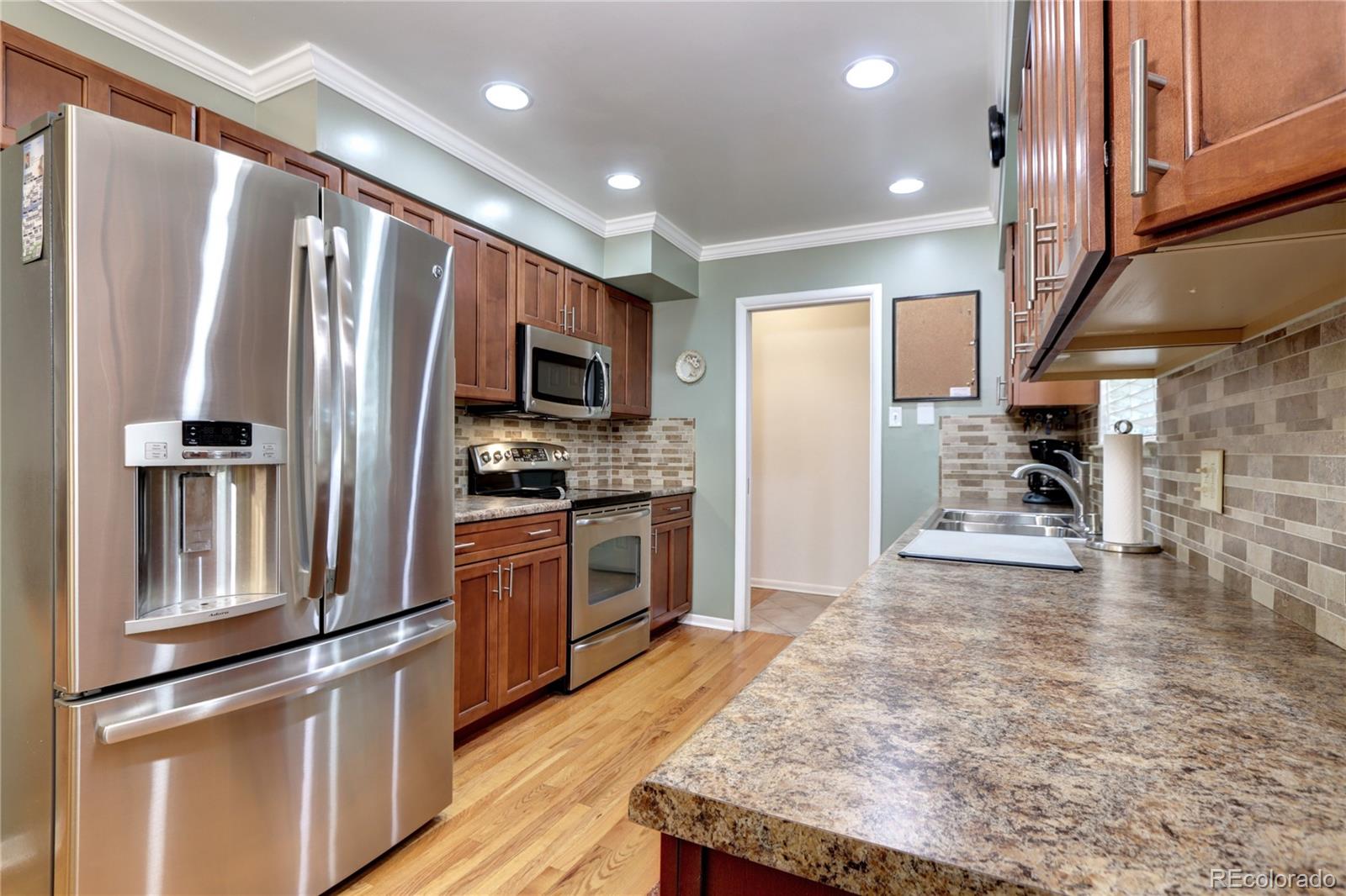MLS Image #9 for 6365 s valleyview street,littleton, Colorado