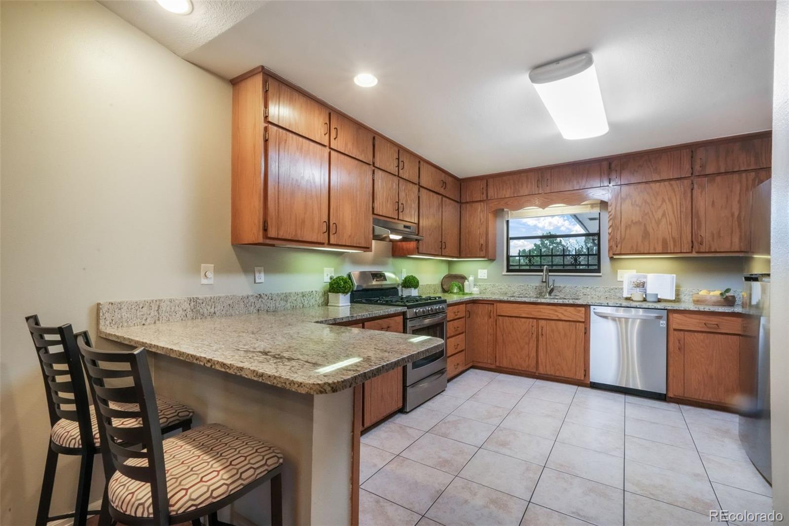 MLS Image #14 for 552  lakewood circle,colorado springs, Colorado