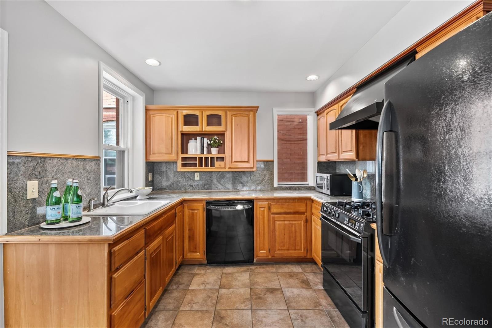 MLS Image #14 for 1545  steele street,denver, Colorado